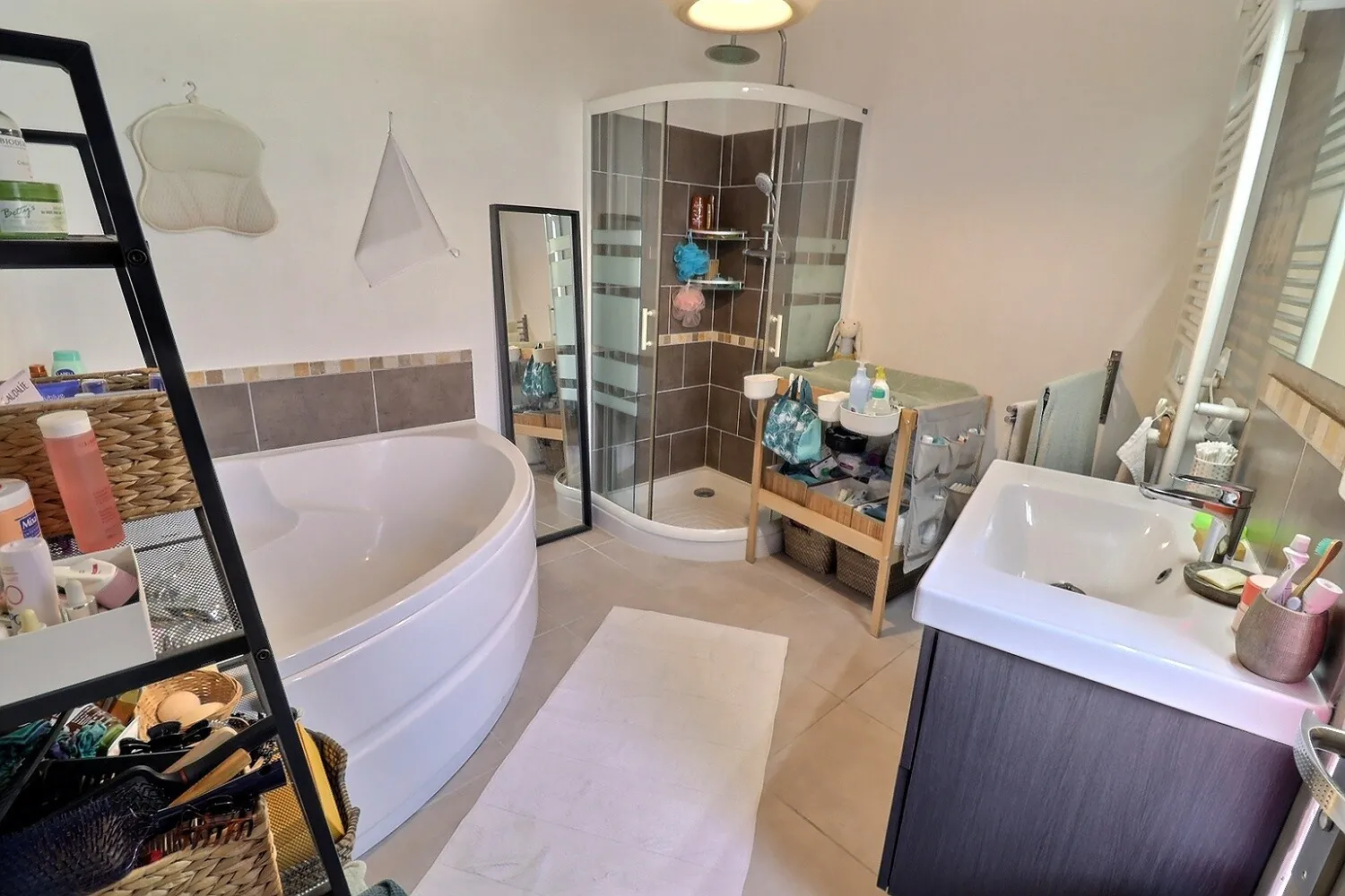 Maison de village avec studio, cour et garage à Cabrières, proximité Clermont l'Hérault 