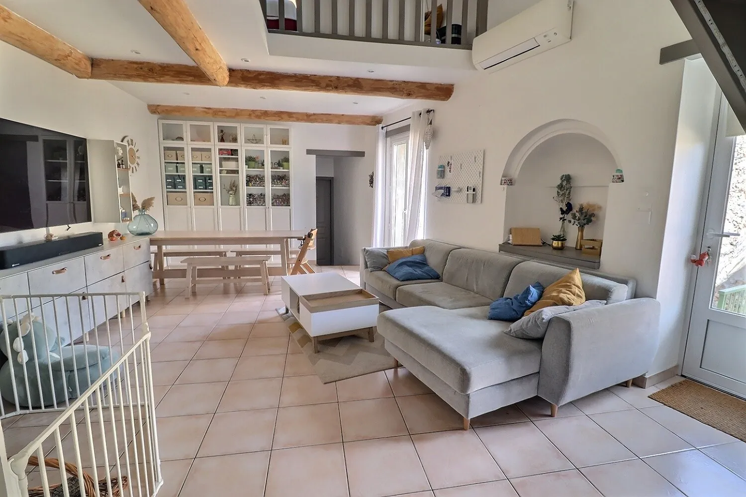Maison de village avec studio, cour et garage à Cabrières, proximité Clermont l'Hérault 