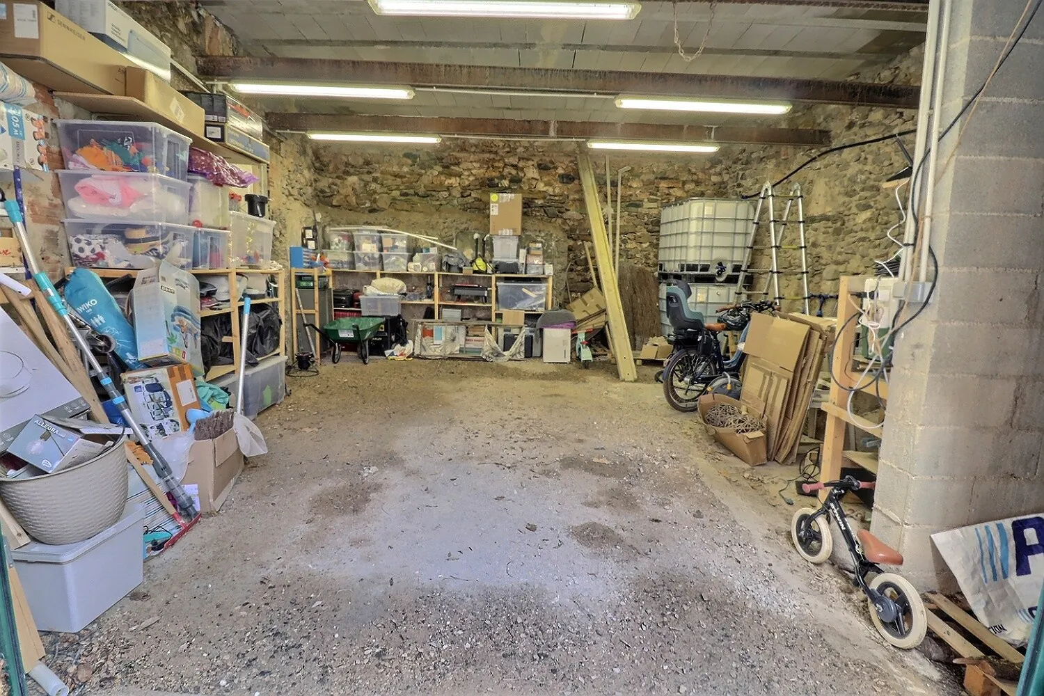 Maison de village avec studio, cour et garage à Cabrières, proximité Clermont l'Hérault 