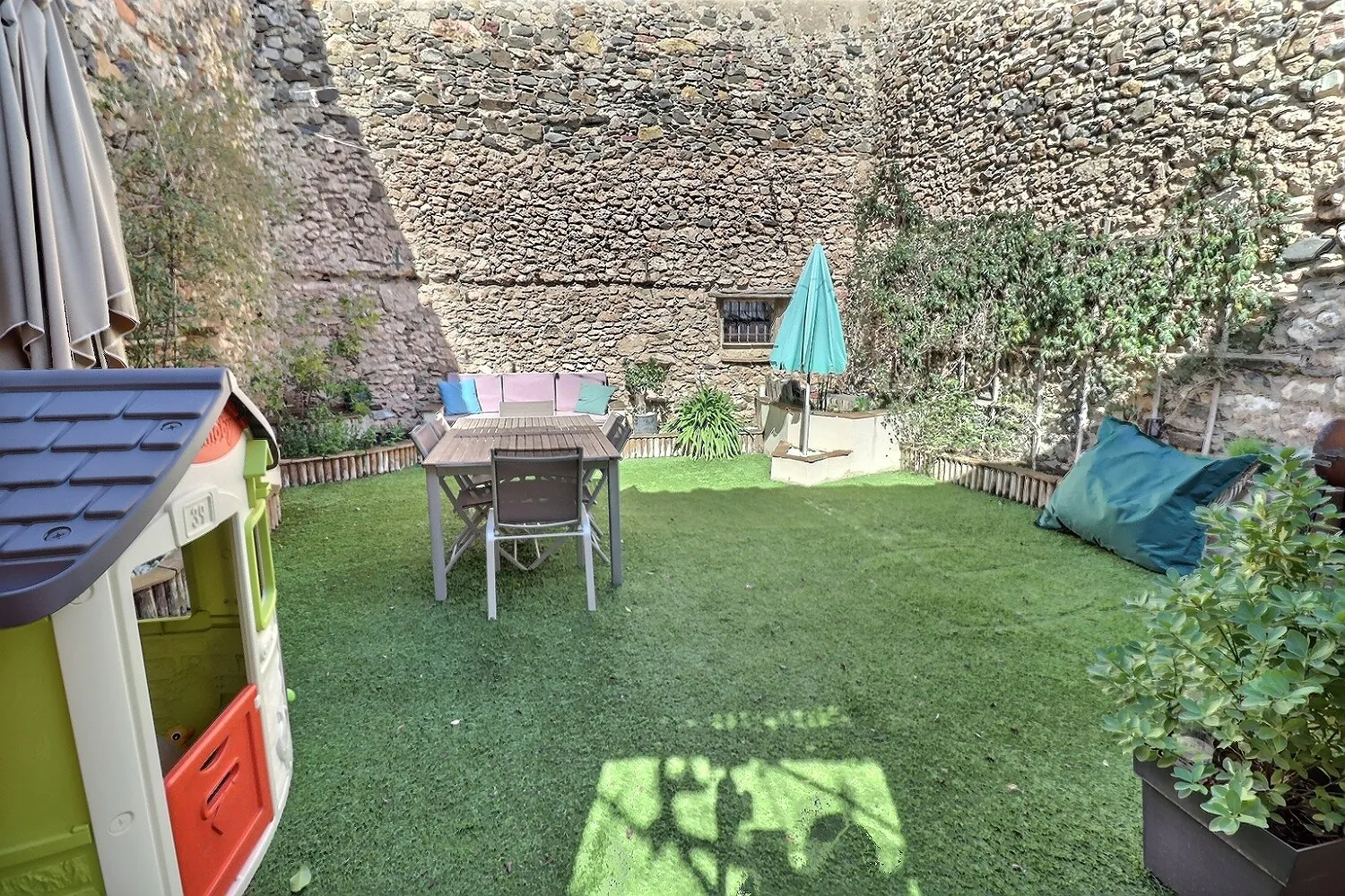 Maison de village avec studio, cour et garage à Cabrières, proximité Clermont l'Hérault 