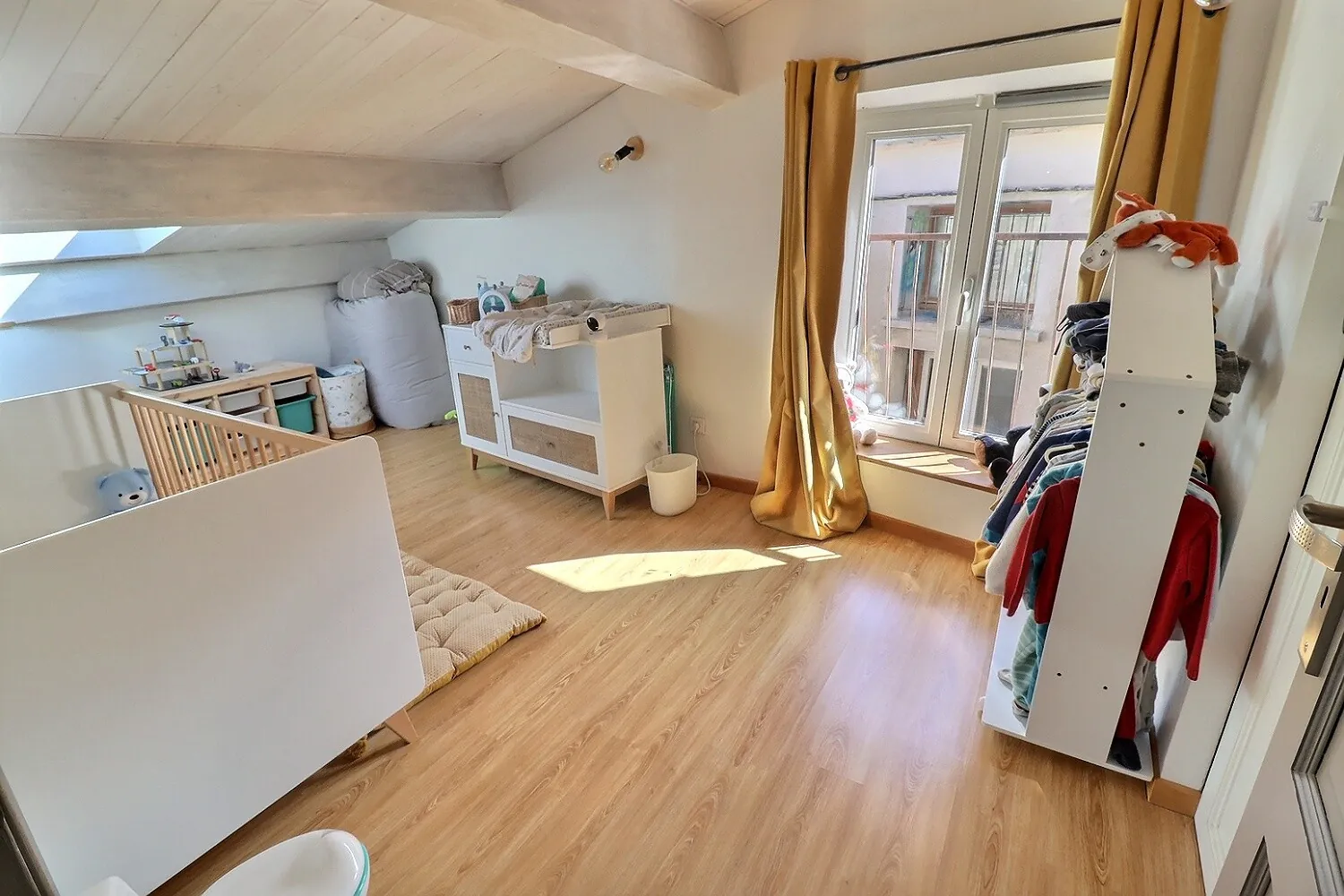 Maison de village avec studio, cour et garage à Cabrières, proximité Clermont l'Hérault 