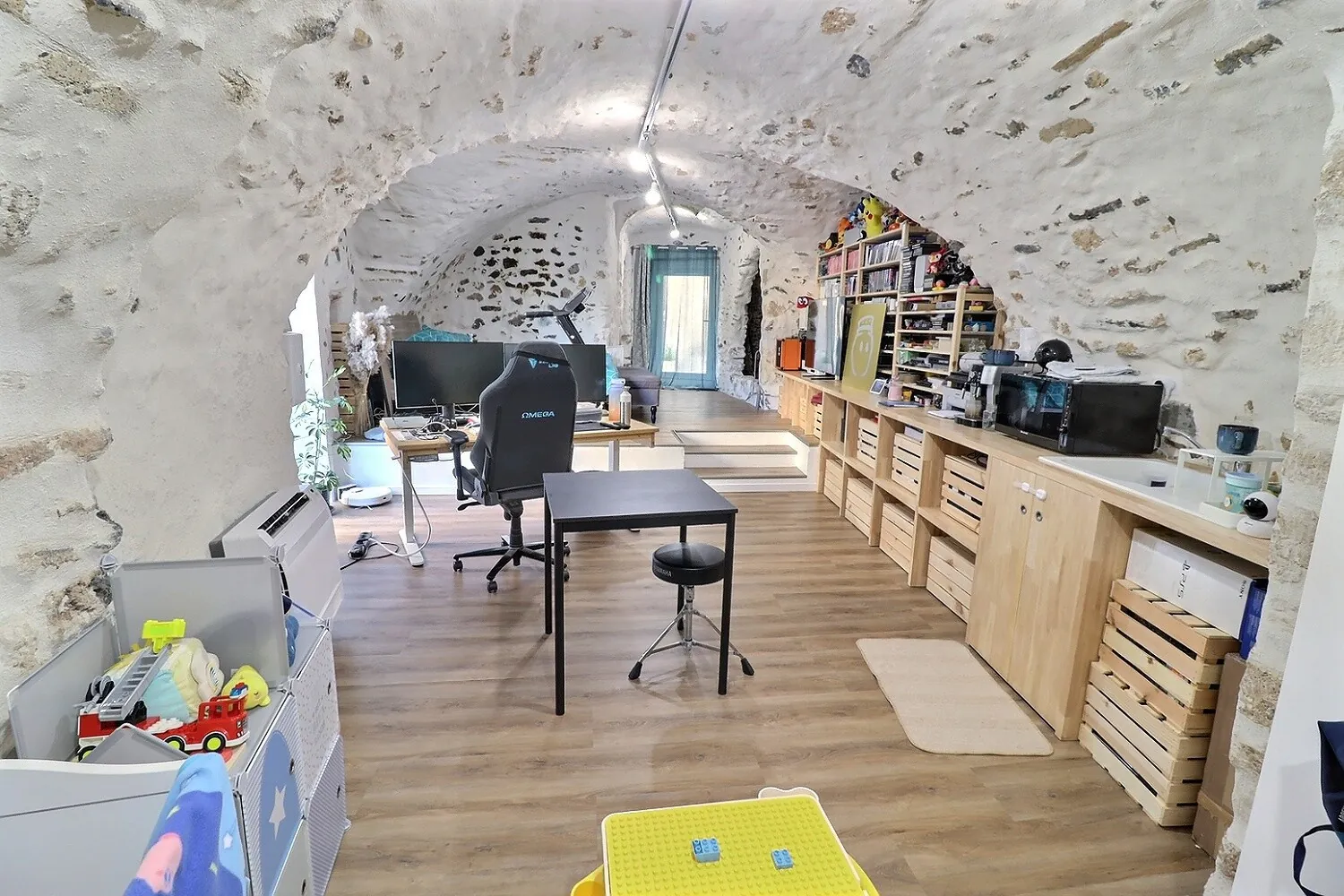Maison de village avec studio, cour et garage à Cabrières, proximité Clermont l'Hérault 