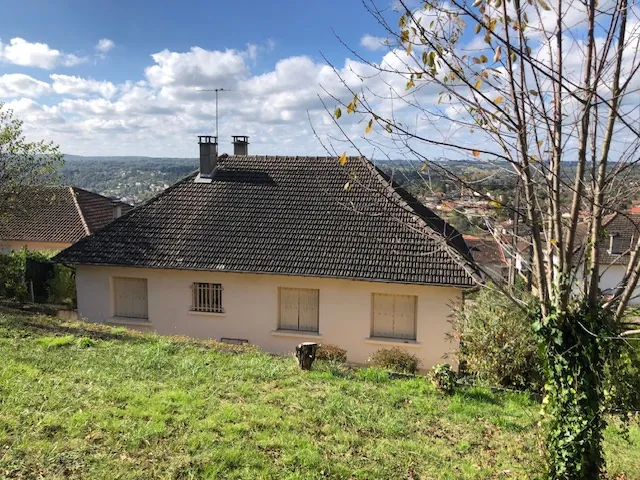 Maison à vendre à Villefranche de Rouergue avec vue sur la ville - 100 m² 
