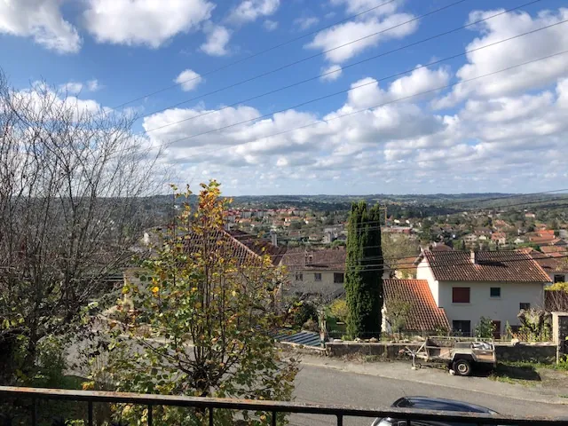 Maison à vendre à Villefranche de Rouergue avec vue sur la ville - 100 m² 