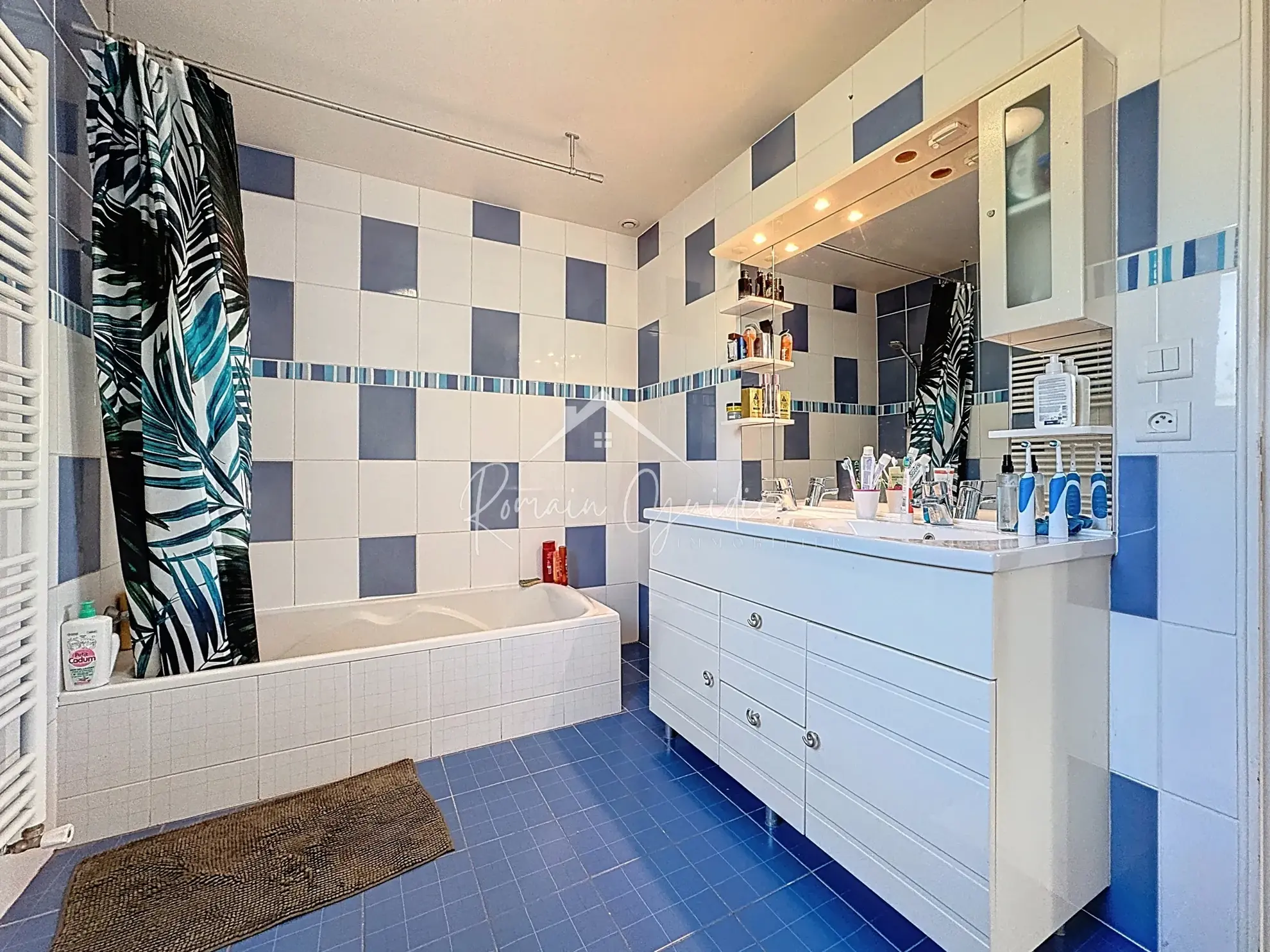 Maison familiale de 137 m² avec piscine à Saint-Rome-de-Cernon, vue dégagée 