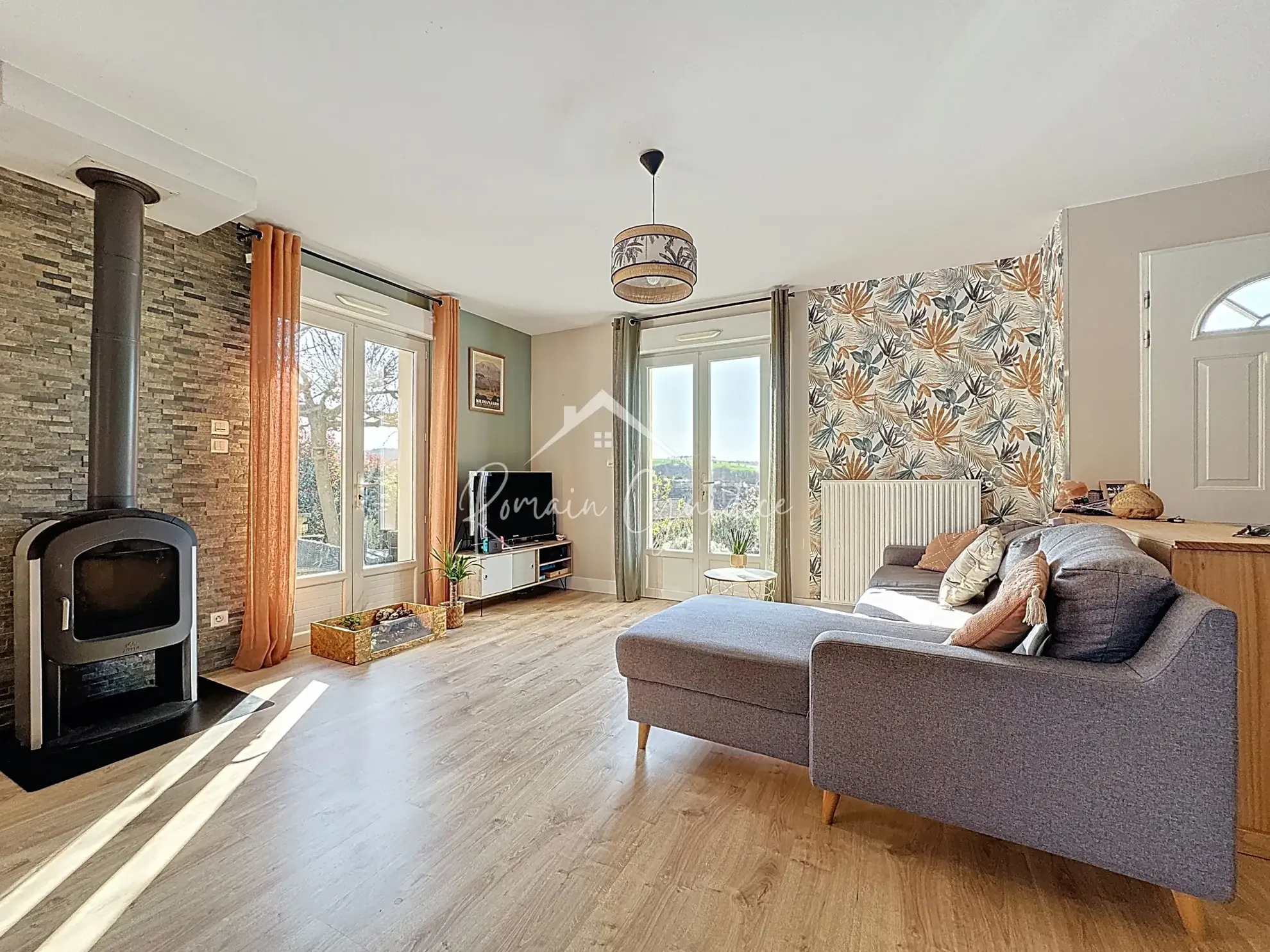 Maison familiale de 137 m² avec piscine à Saint-Rome-de-Cernon, vue dégagée 