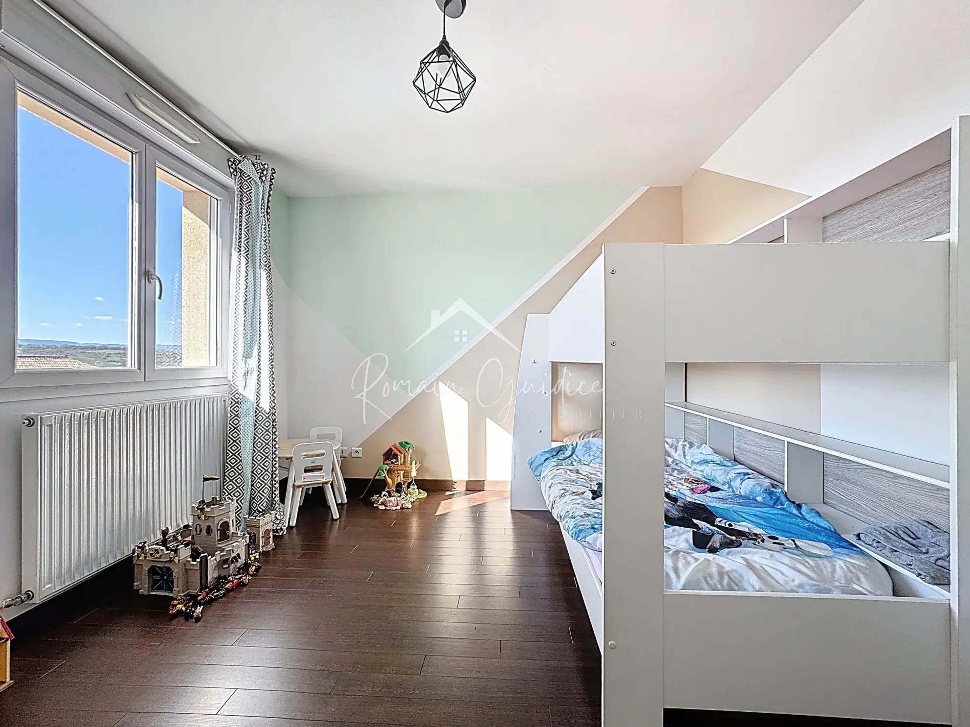 Maison familiale de 137 m² avec piscine à Saint-Rome-de-Cernon, vue dégagée 