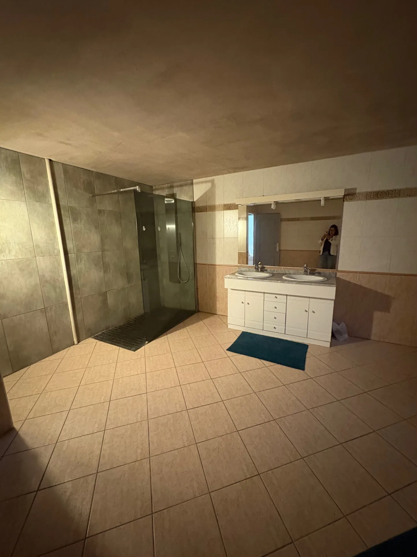 Belle maison familiale avec parc, piscine et dépendances à Montayral 