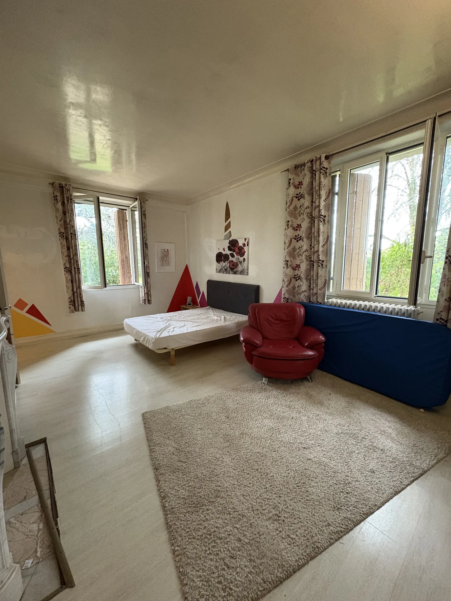 Belle maison familiale avec parc, piscine et dépendances à Montayral 