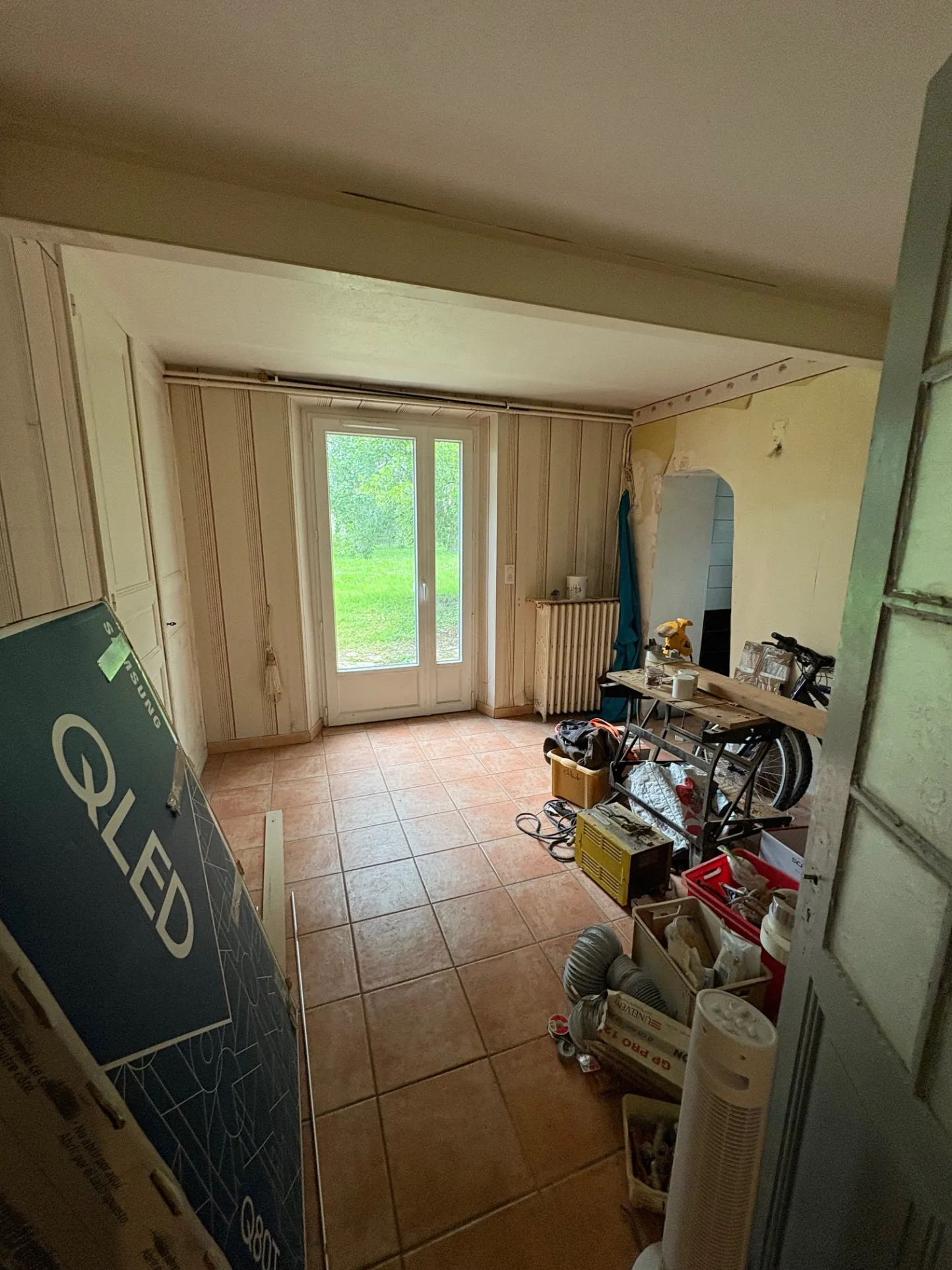 Belle maison familiale avec parc, piscine et dépendances à Montayral 