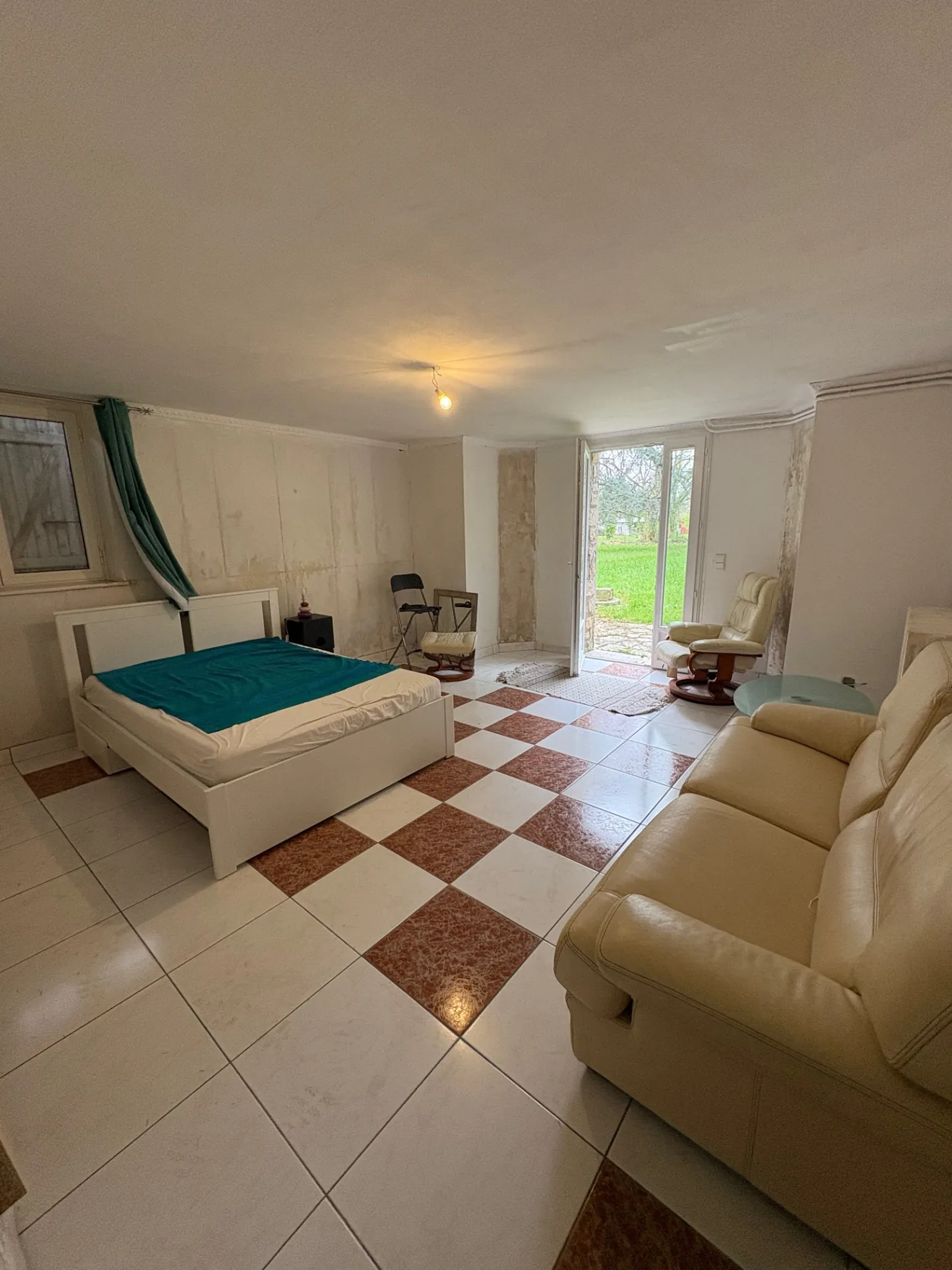 Belle maison familiale avec parc, piscine et dépendances à Montayral 