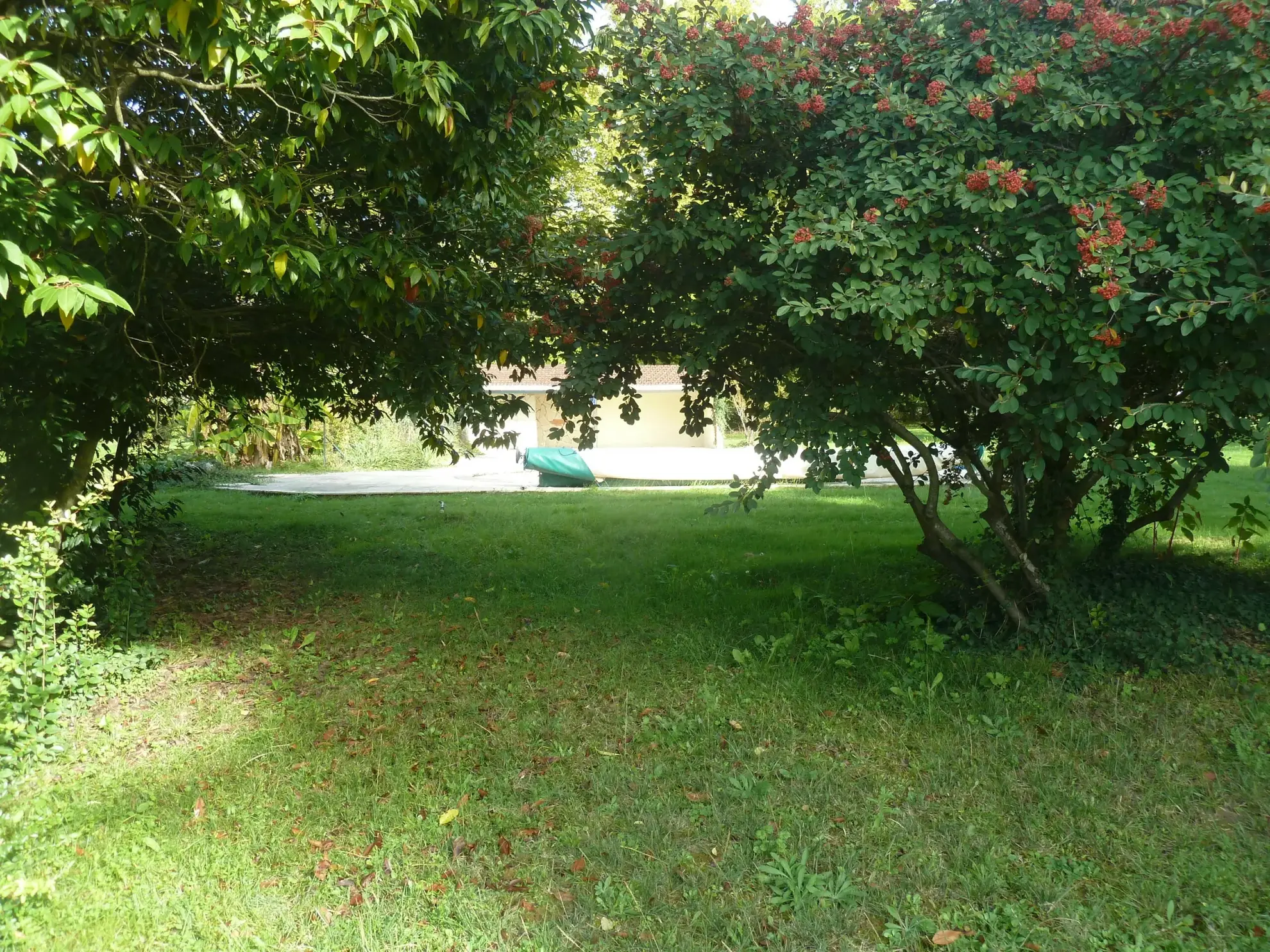 Belle maison familiale avec parc, piscine et dépendances à Montayral 