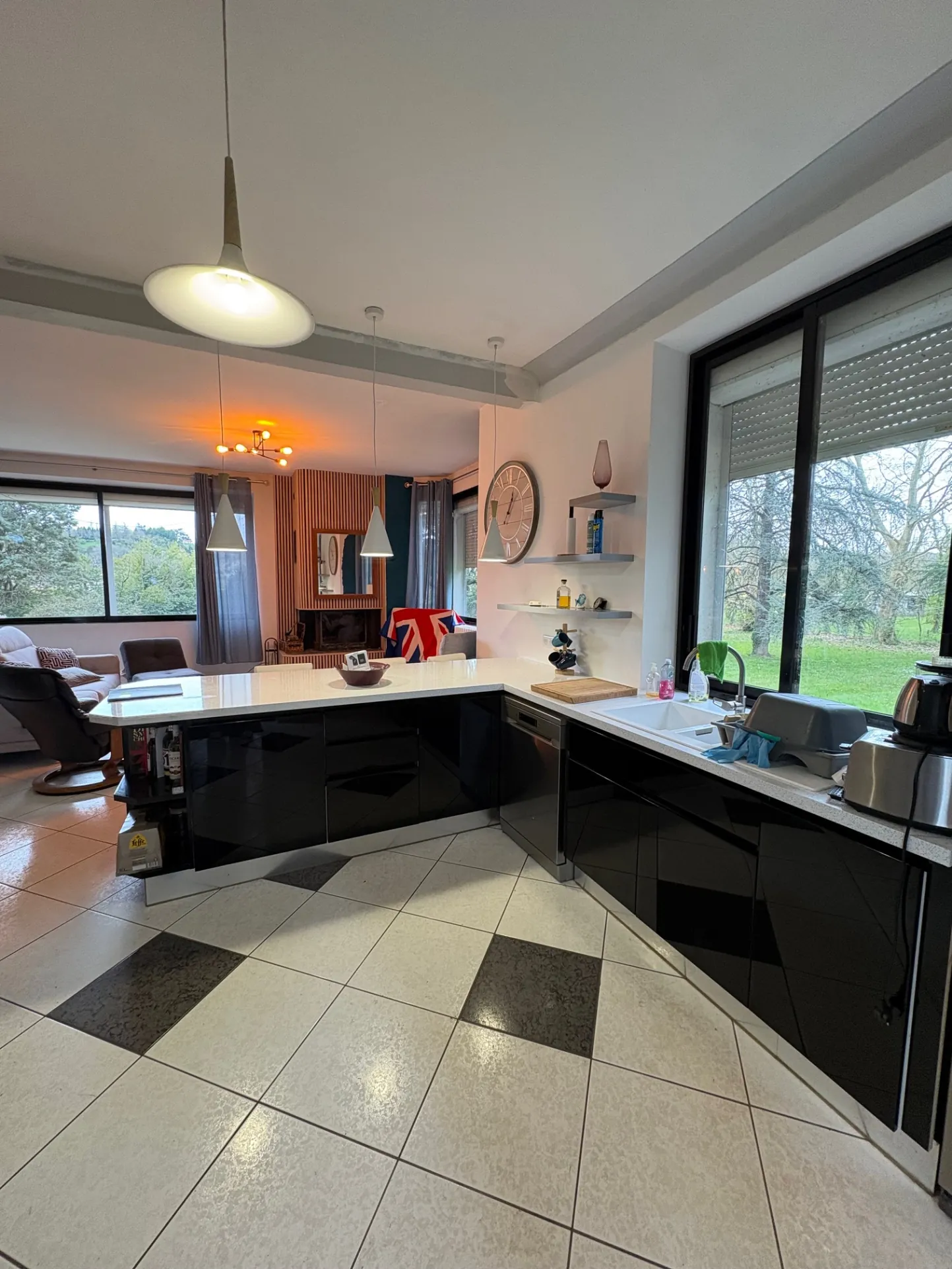 Belle maison familiale avec parc, piscine et dépendances à Montayral 