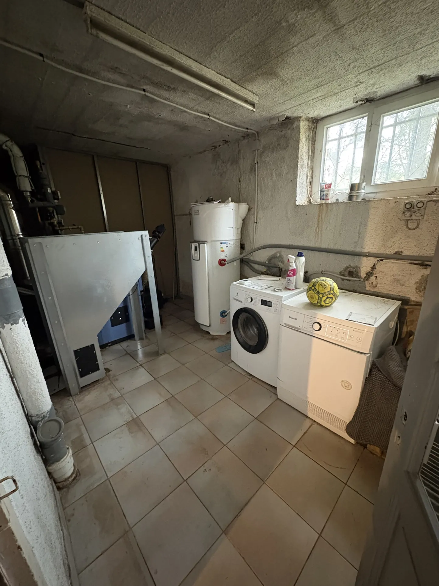 Belle maison familiale avec parc, piscine et dépendances à Montayral 