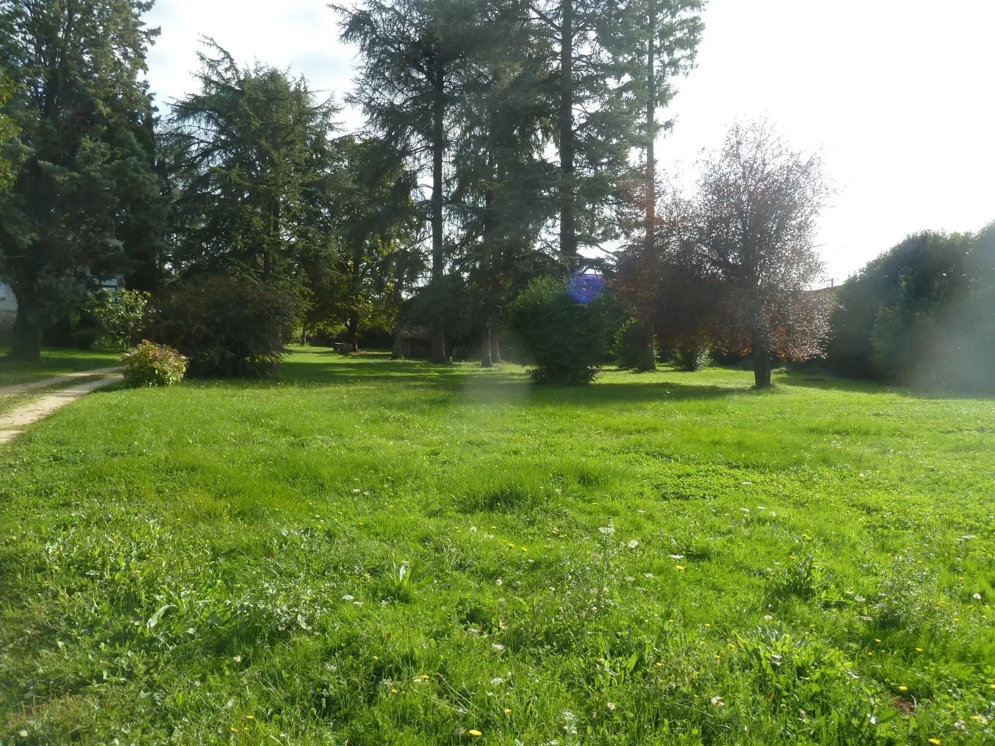 Belle maison familiale avec parc, piscine et dépendances à Montayral 