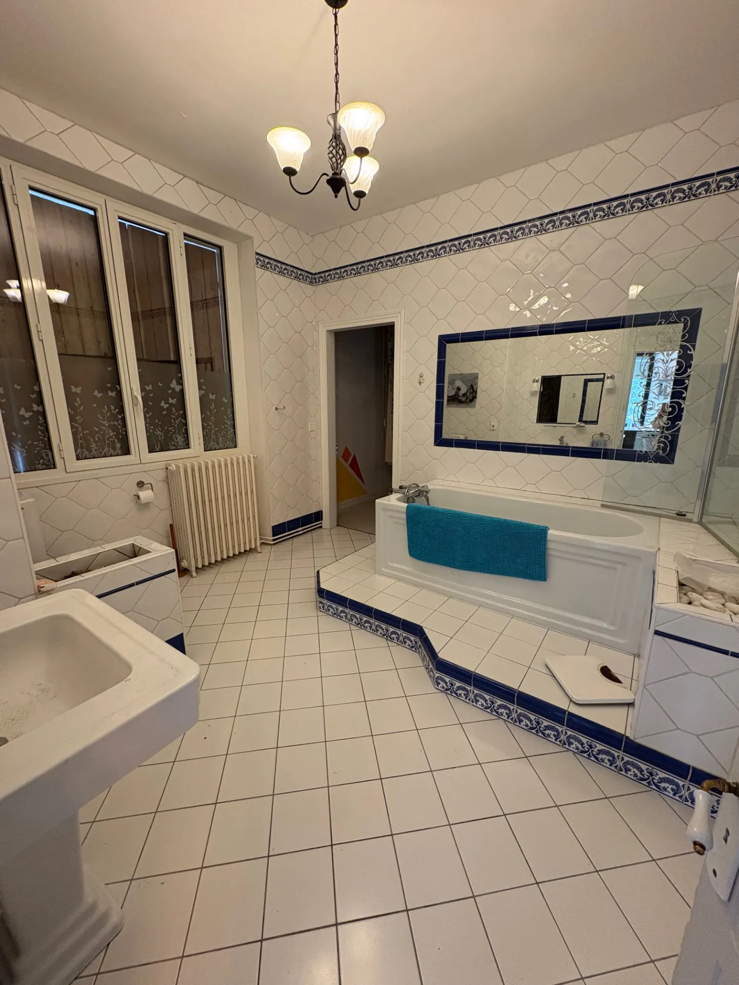 Belle maison familiale avec parc, piscine et dépendances à Montayral 