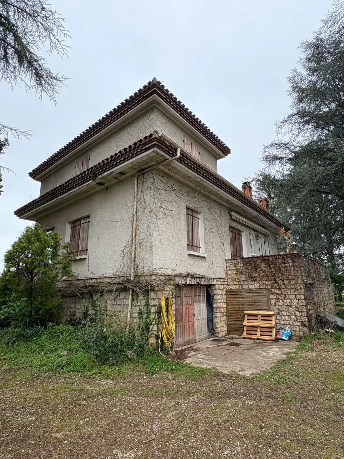 Belle maison familiale avec parc, piscine et dépendances à Montayral 