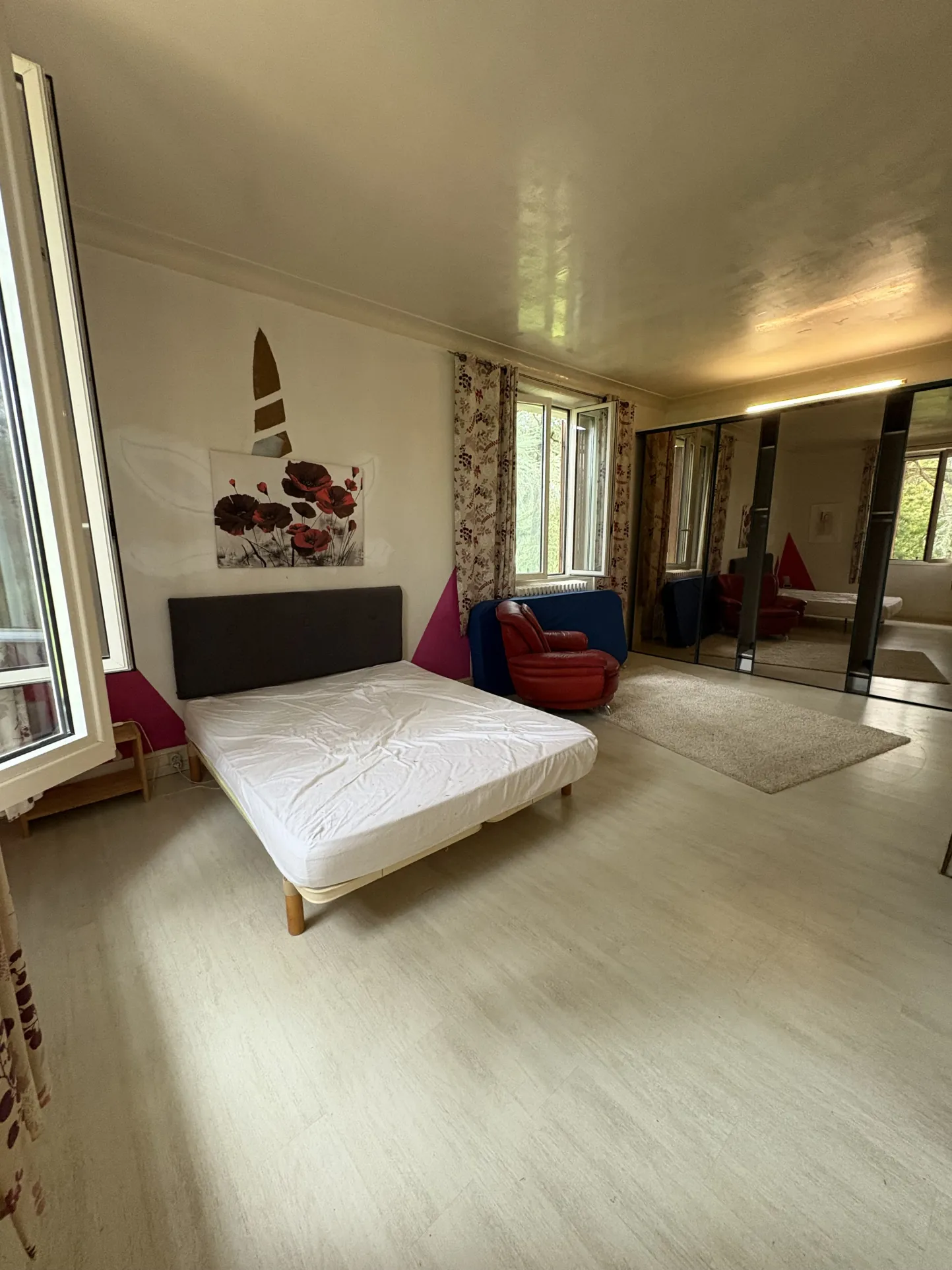 Belle maison familiale avec parc, piscine et dépendances à Montayral 