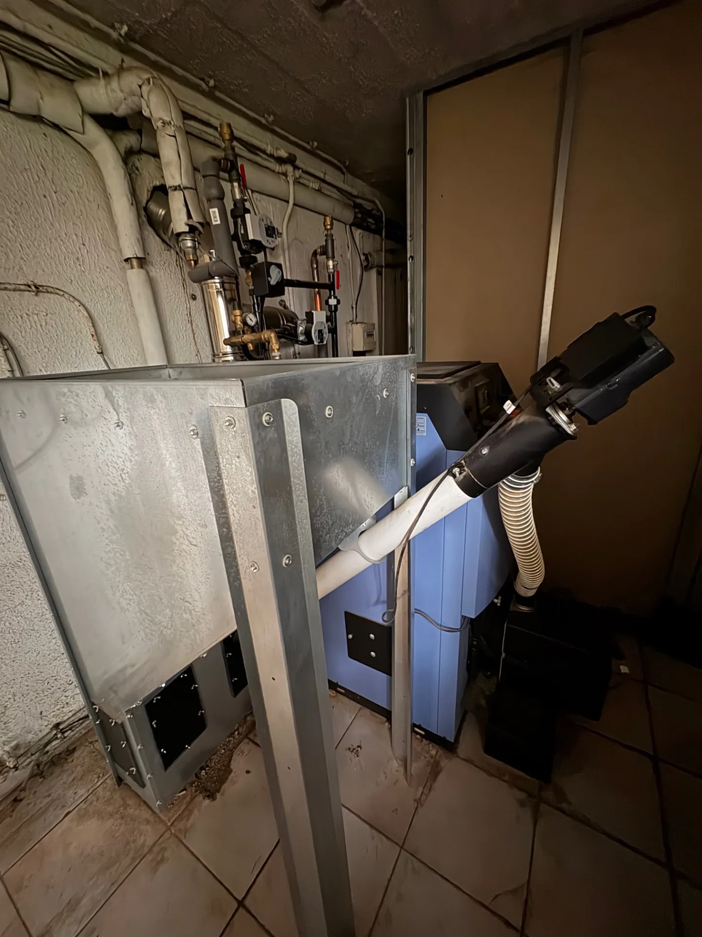 Belle maison familiale avec parc, piscine et dépendances à Montayral 