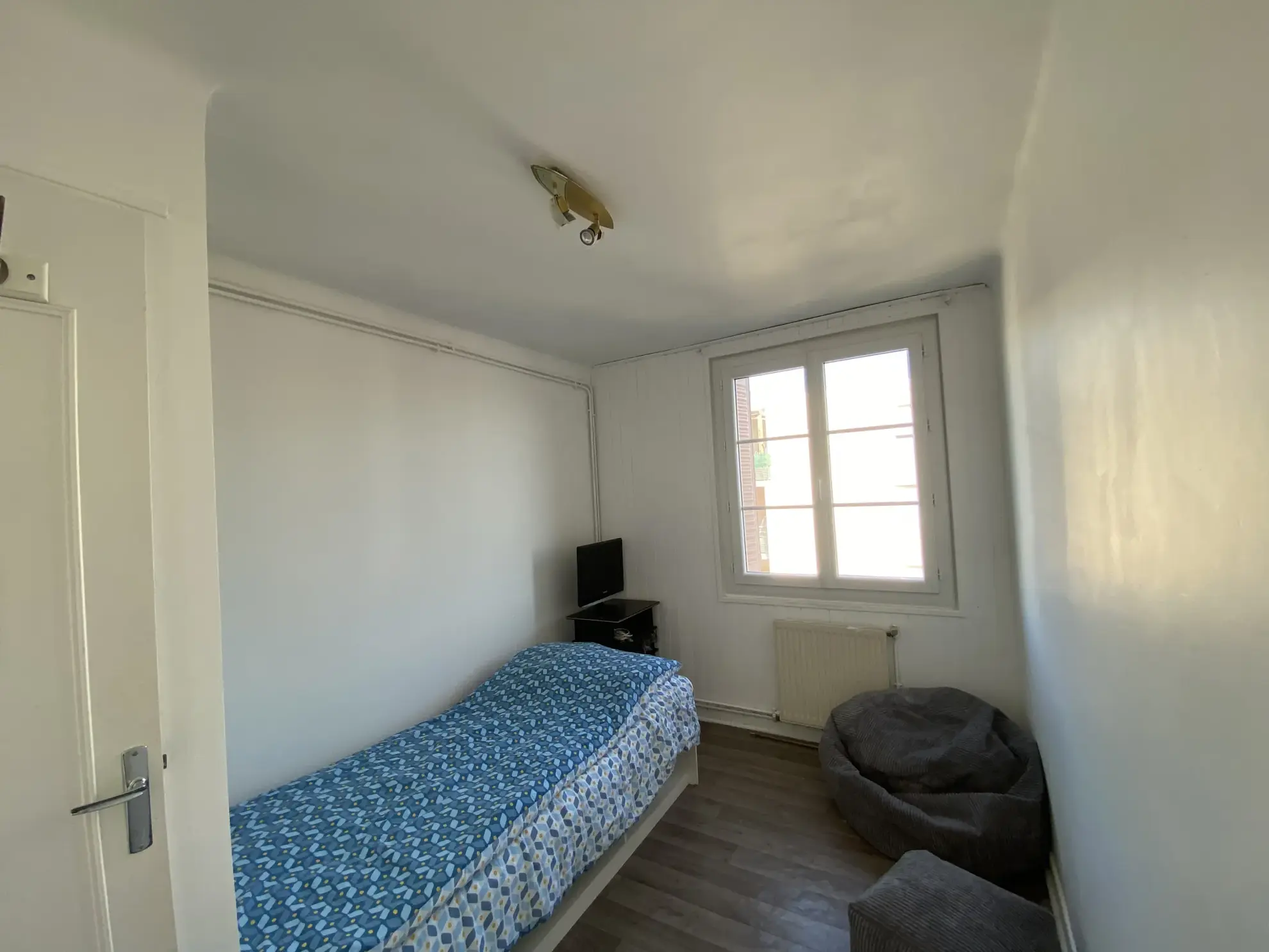 Appartement traversant de 60 m² à Nîmes proche gare - 3 chambres, cave, rénové 