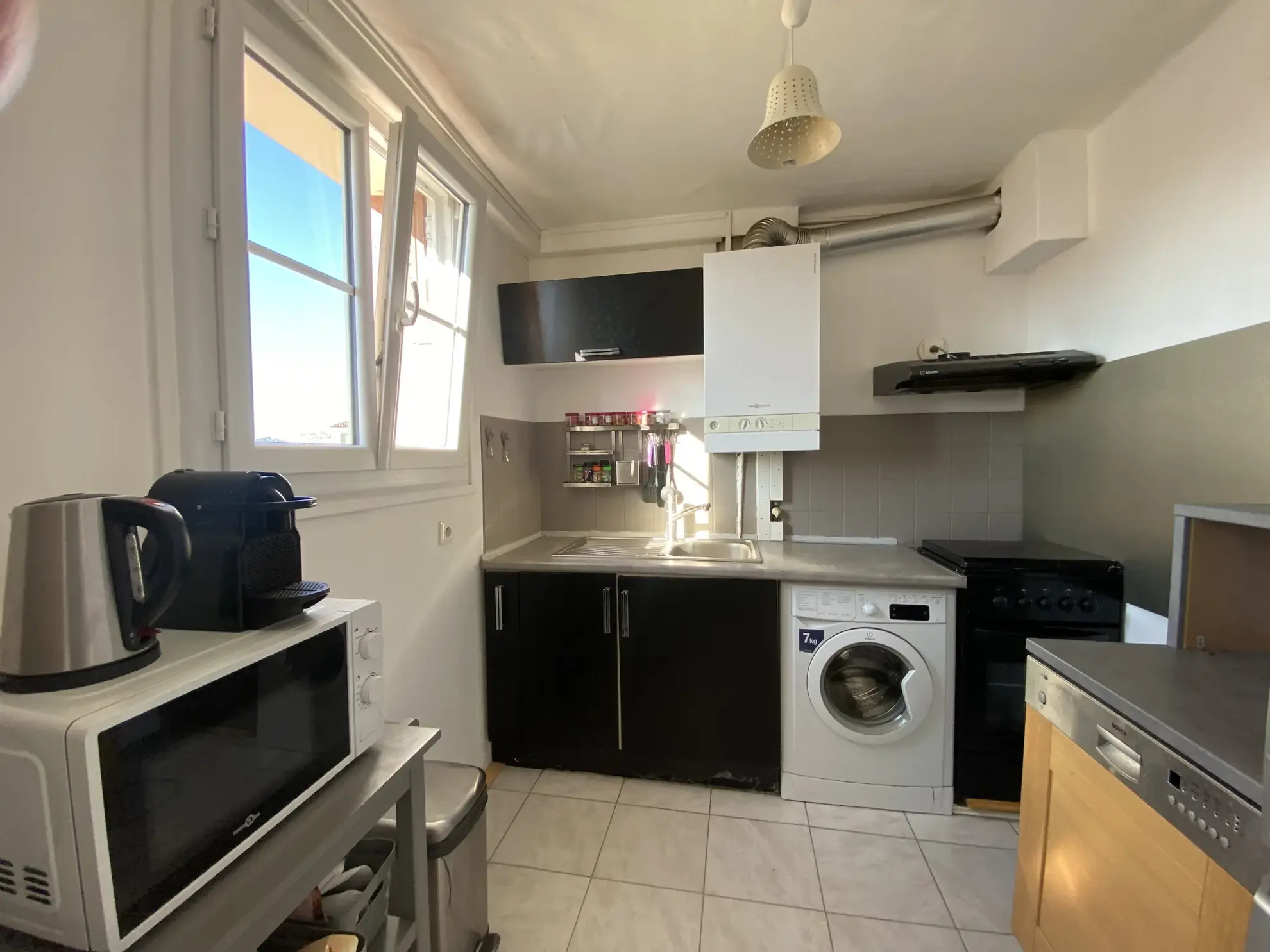 Appartement traversant de 60 m² à Nîmes proche gare - 3 chambres, cave, rénové 