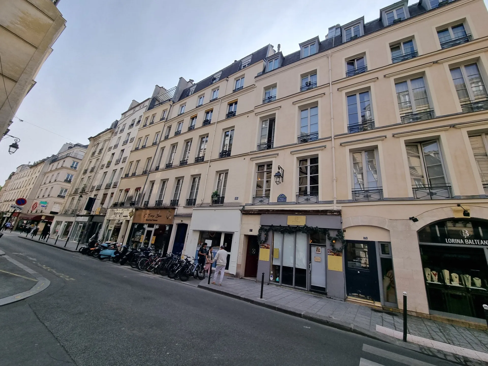 Studio lumineux de 12,17 m² rue Dauphine, dernier étage à Paris 75006 
