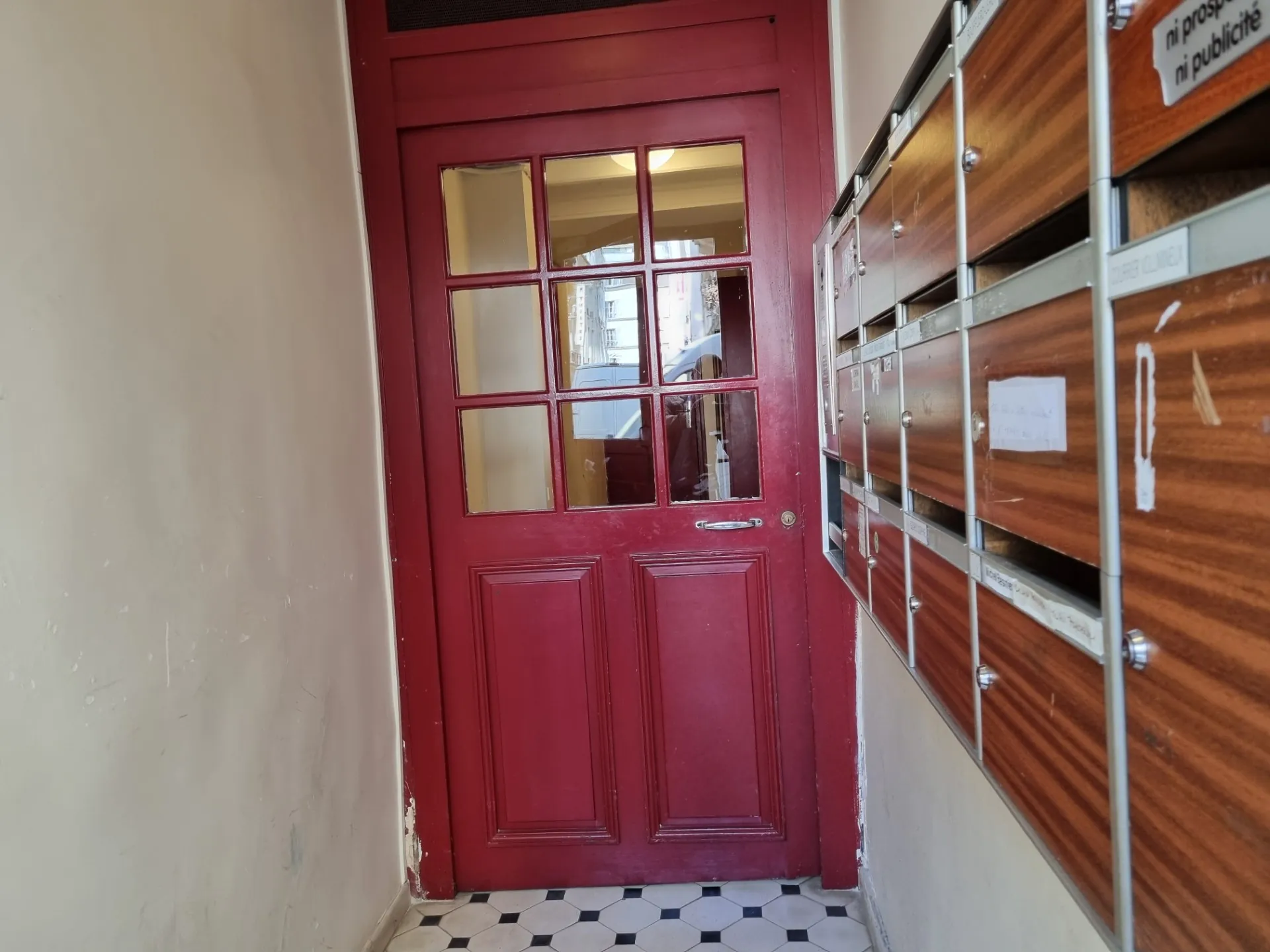 Studio lumineux de 12,17 m² rue Dauphine, dernier étage à Paris 75006 