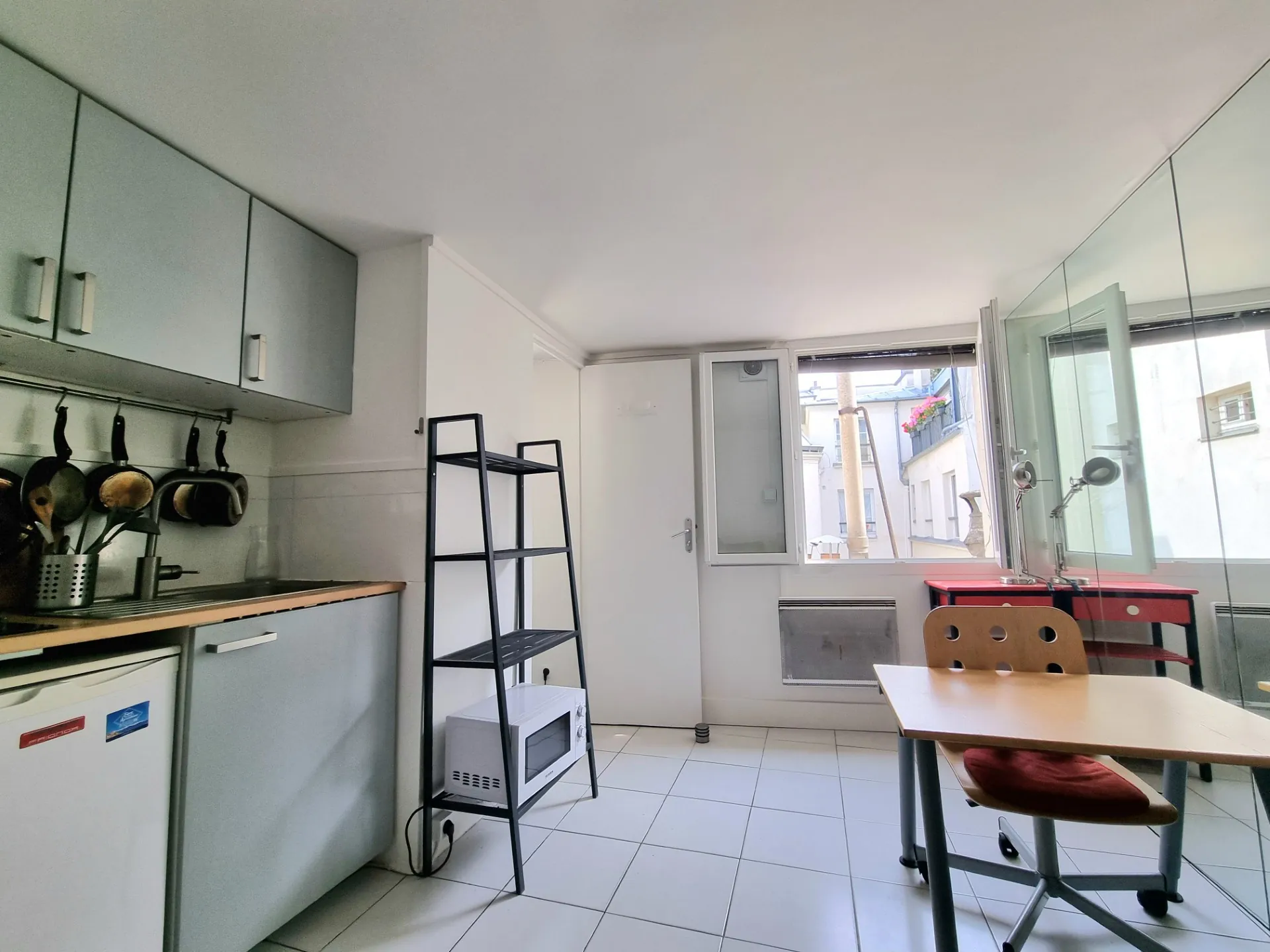 Studio lumineux de 12,17 m² rue Dauphine, dernier étage à Paris 75006 