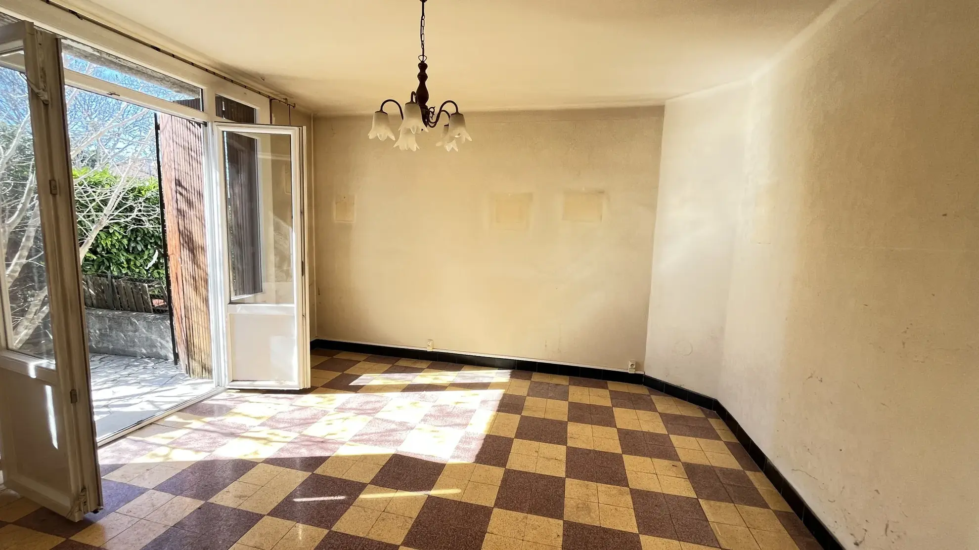 Maison à rénover avec jardin à Alès - Secteur Clavières-Croupillac 