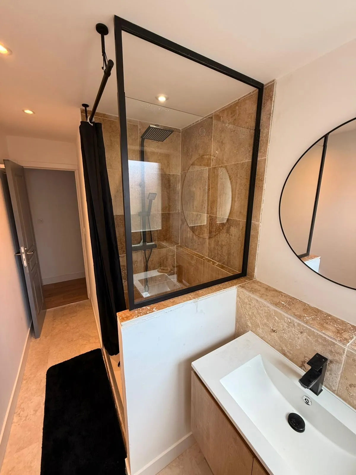 Appartement T3 rénové avec terrasse, balcon et garage à Montpellier Centre-ville proche Gare Saint-Roch 