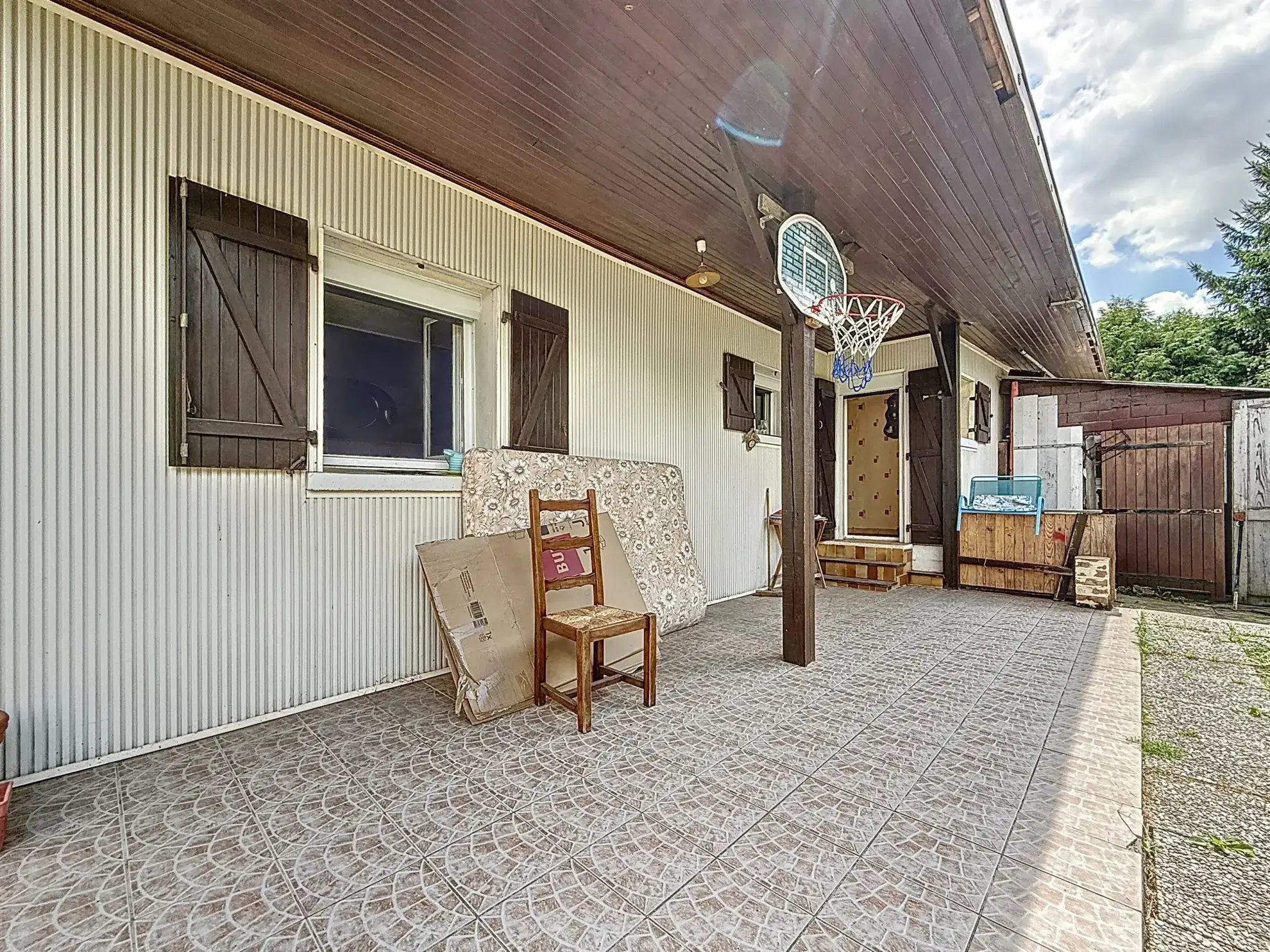 Maison individuelle à vendre à Remoncourt près de Mirecourt et Vittel avec terrain arboré 
