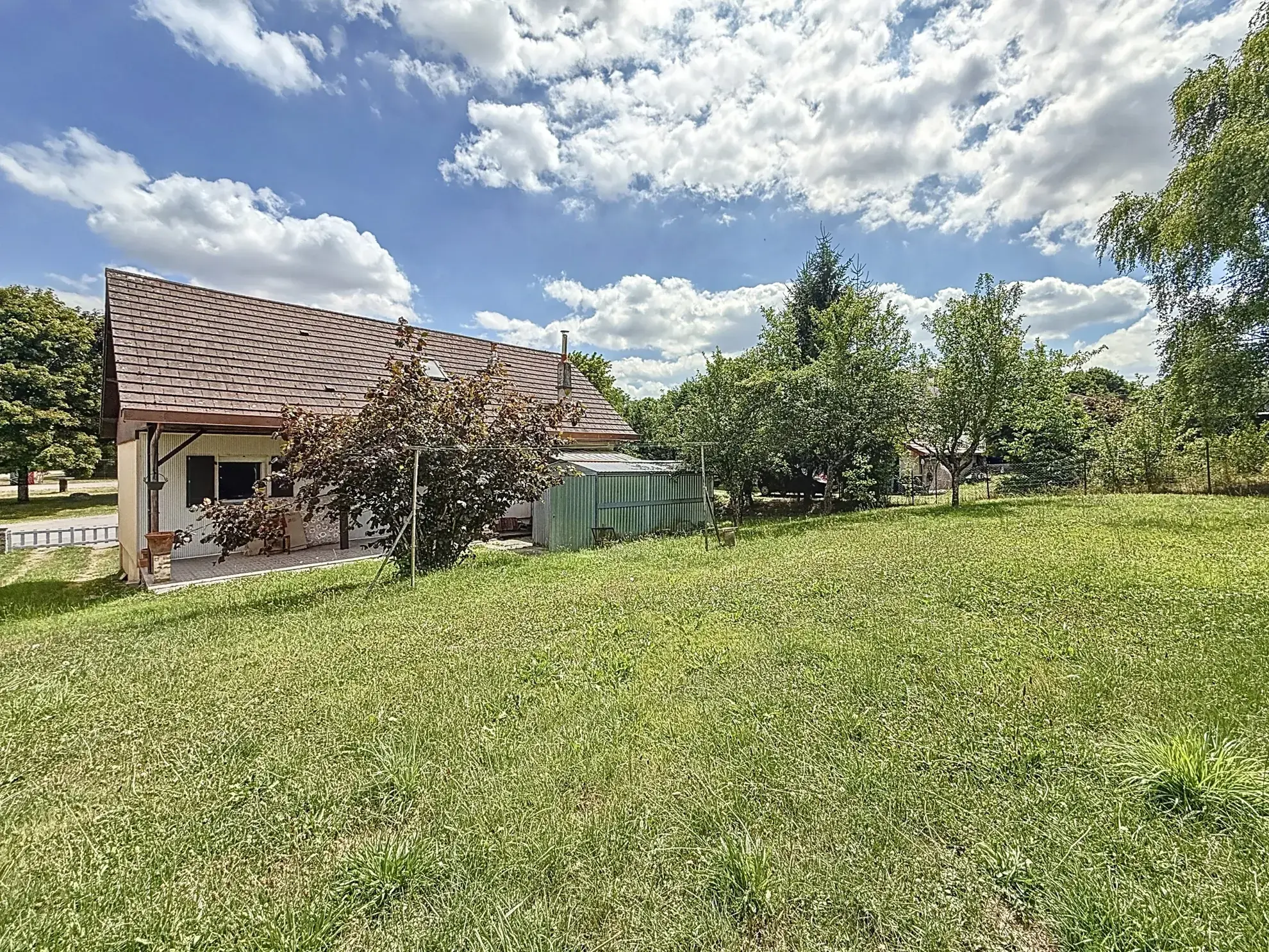 Maison individuelle à vendre à Remoncourt près de Mirecourt et Vittel avec terrain arboré 