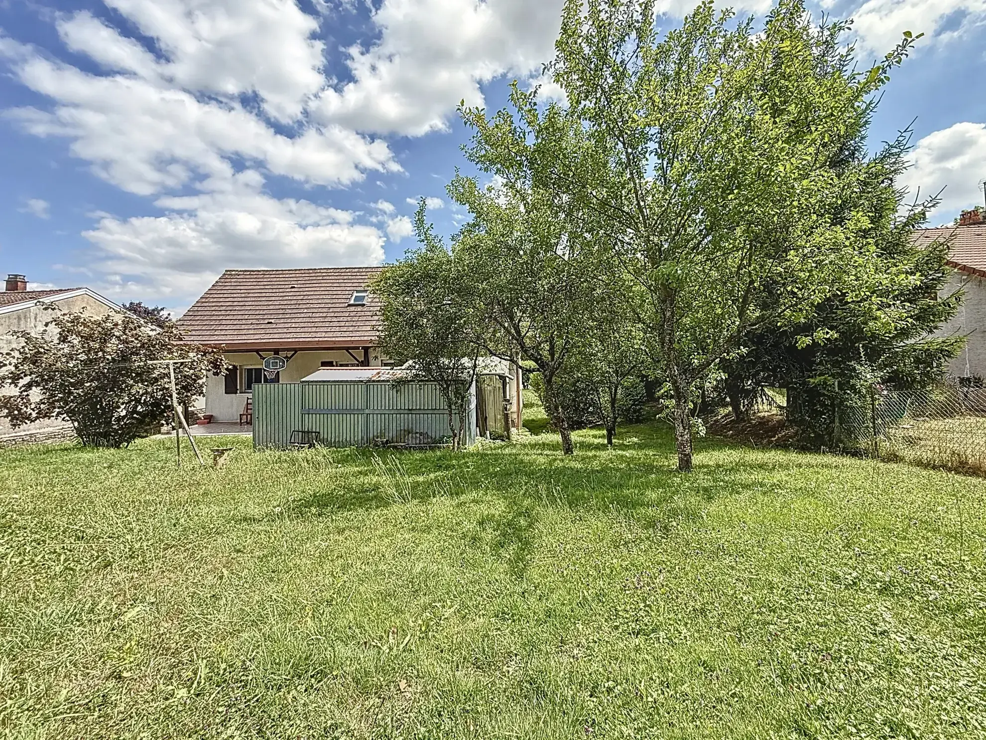 Maison individuelle à vendre à Remoncourt près de Mirecourt et Vittel avec terrain arboré 