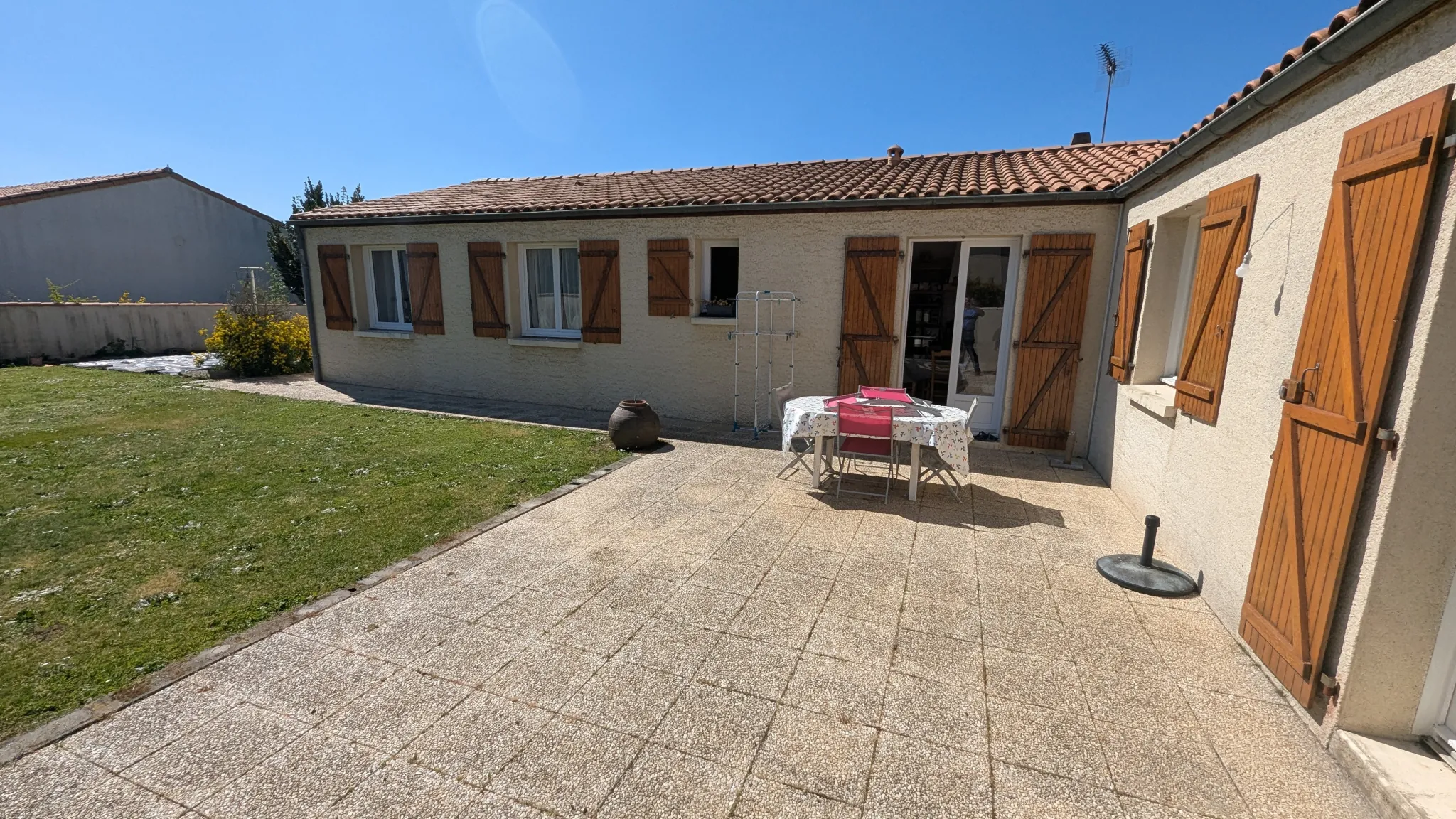 Maison de plain-pied à Magne avec 4 chambres, garage et jardin clôturé - Opportunité à saisir 