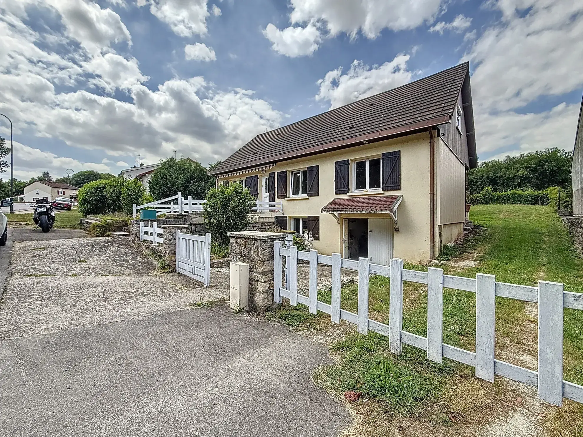 Maison individuelle à vendre à Remoncourt près de Mirecourt et Vittel avec terrain arboré 