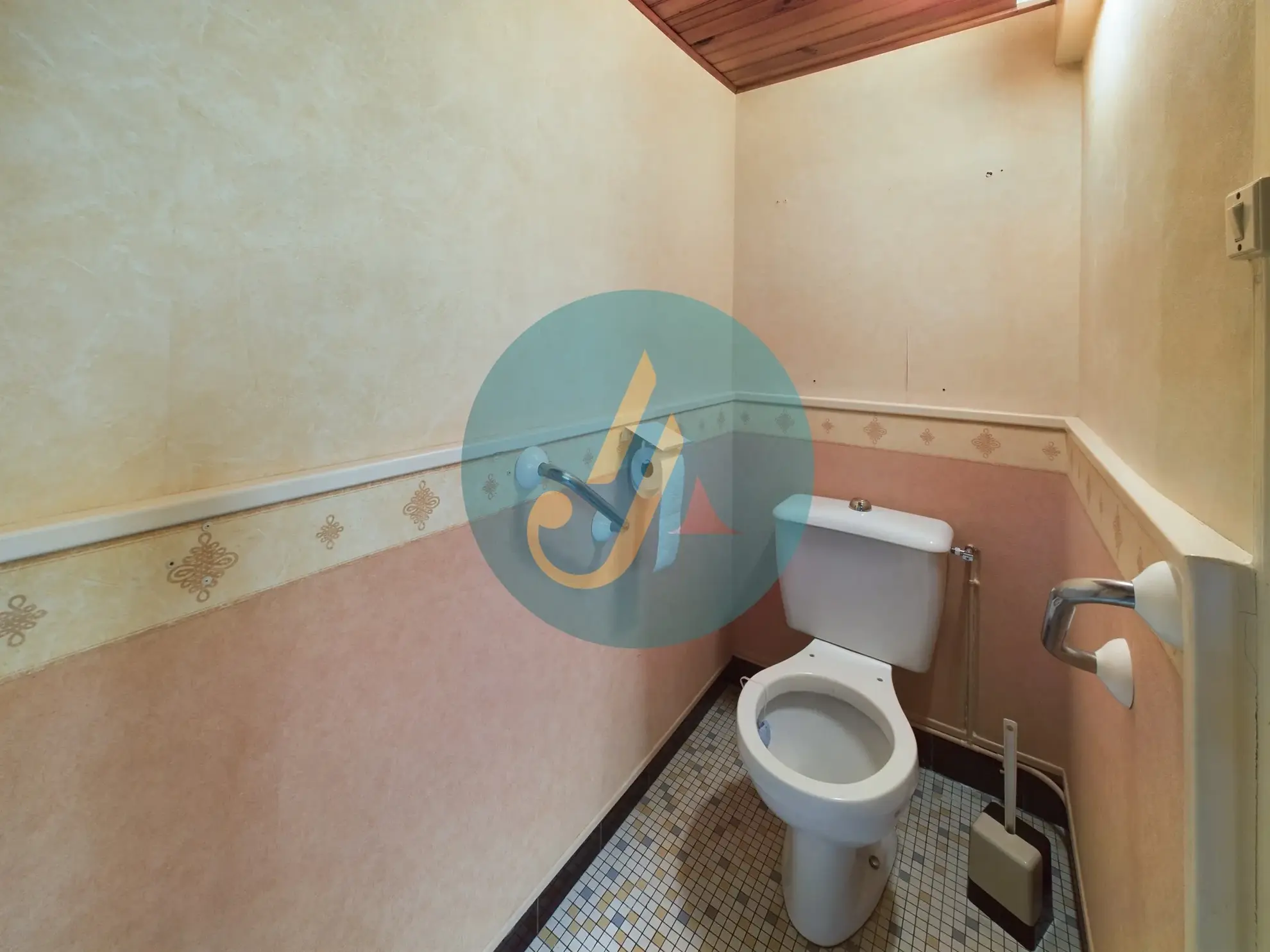 Maison de village polyvalente à Arquian, idéale résidence ou investissement 