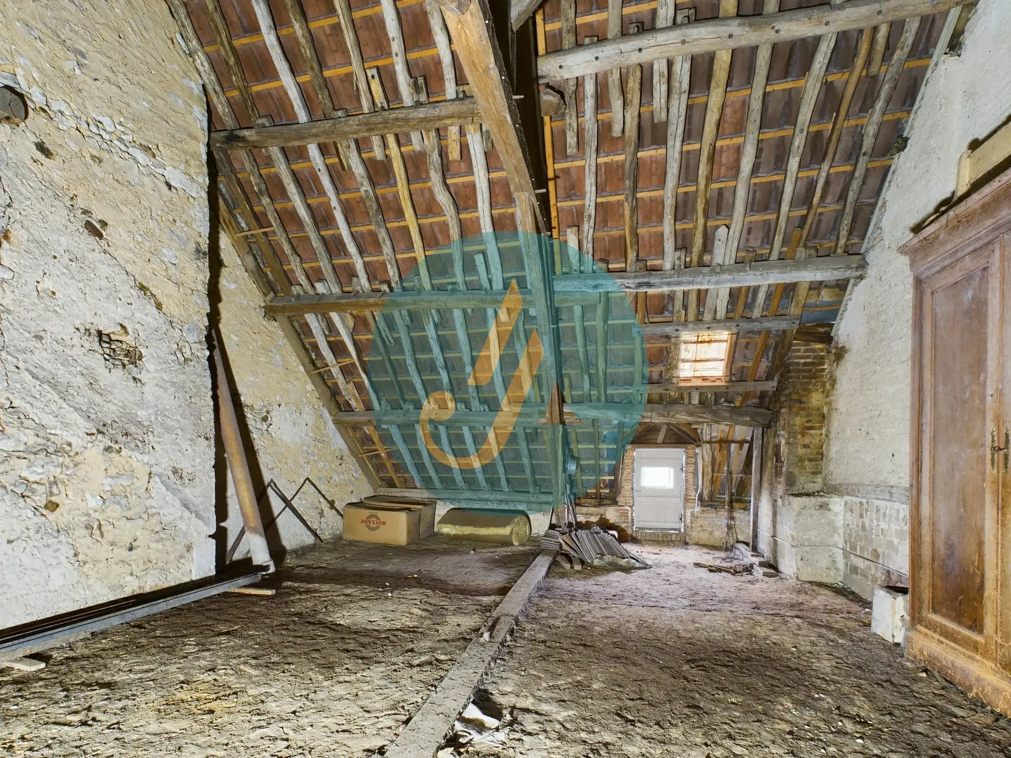 Maison de village polyvalente à Arquian, idéale résidence ou investissement 