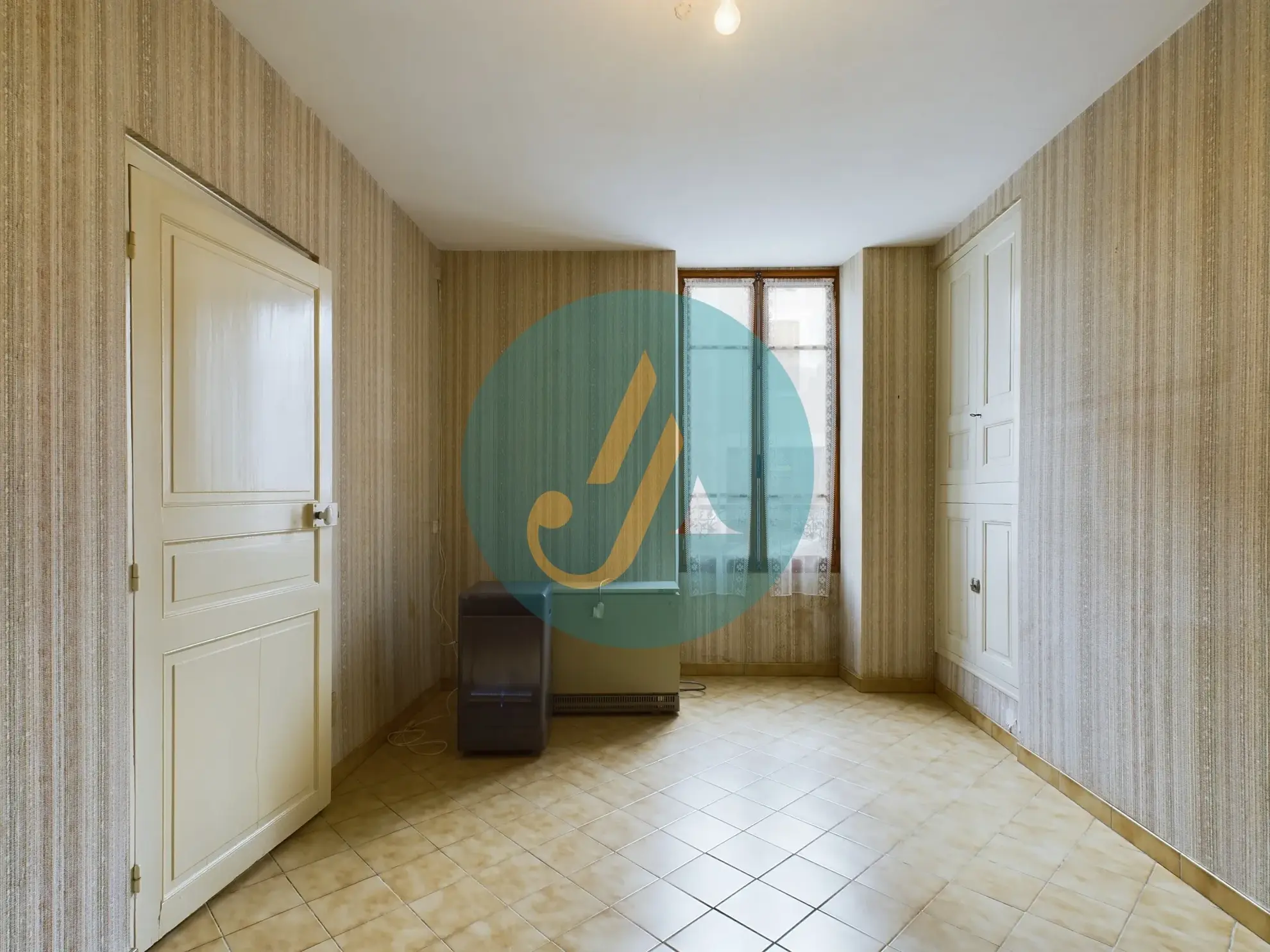 Maison de village polyvalente à Arquian, idéale résidence ou investissement 