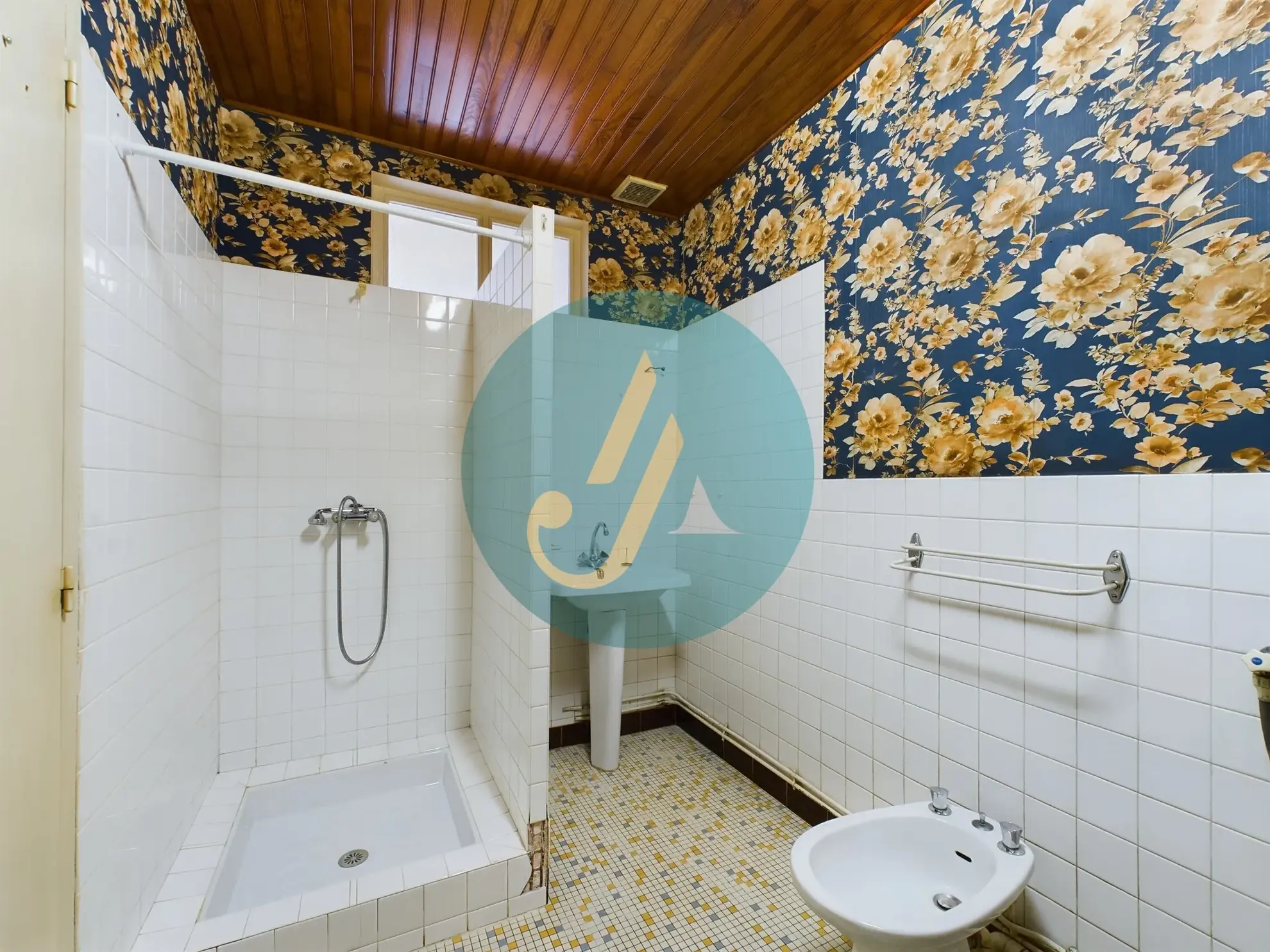 Maison de village polyvalente à Arquian, idéale résidence ou investissement 