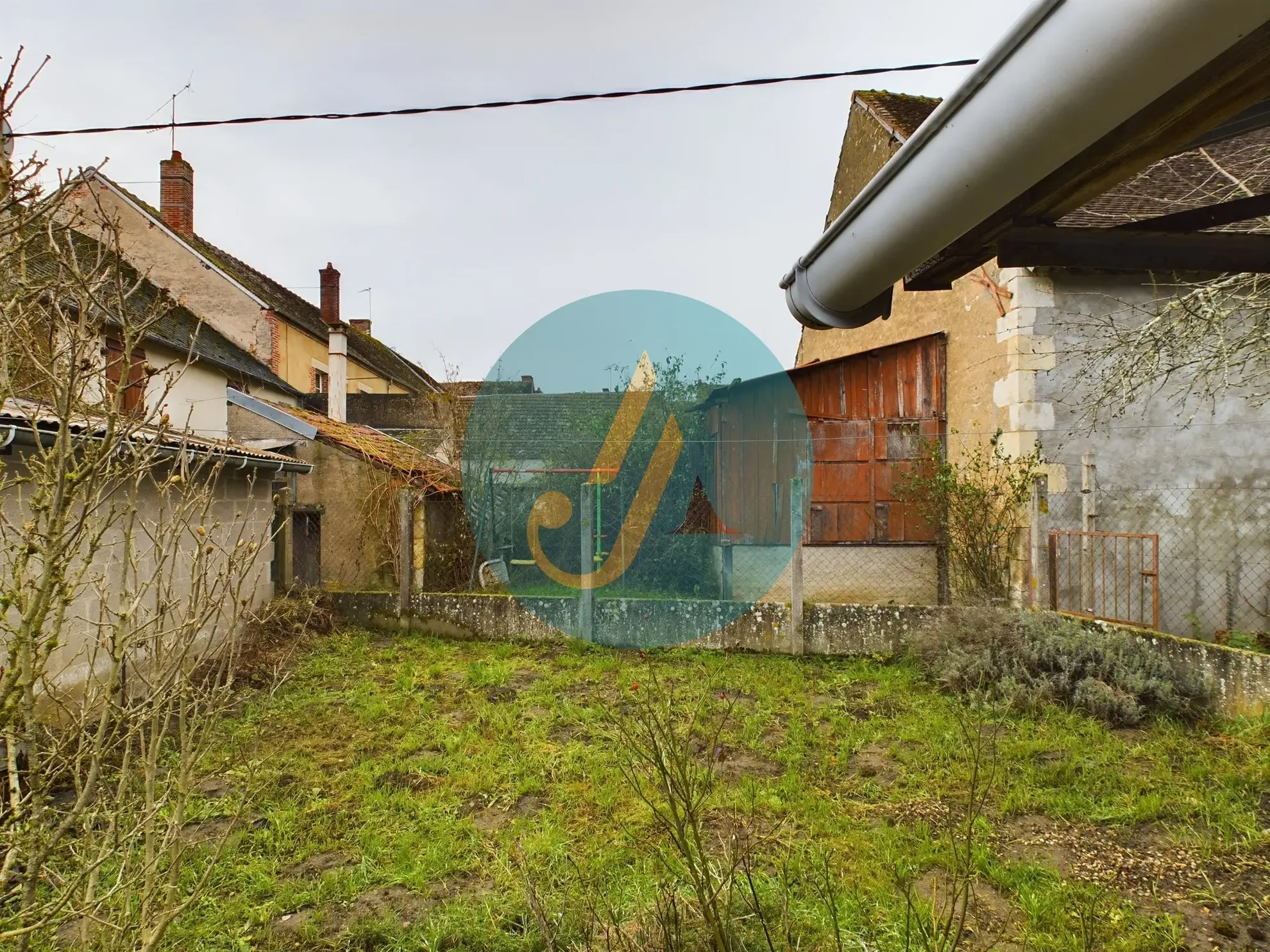 Maison de village polyvalente à Arquian, idéale résidence ou investissement 