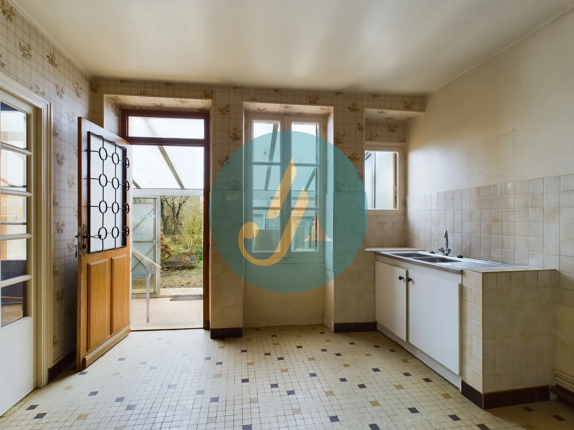 Maison de village polyvalente à Arquian, idéale résidence ou investissement 