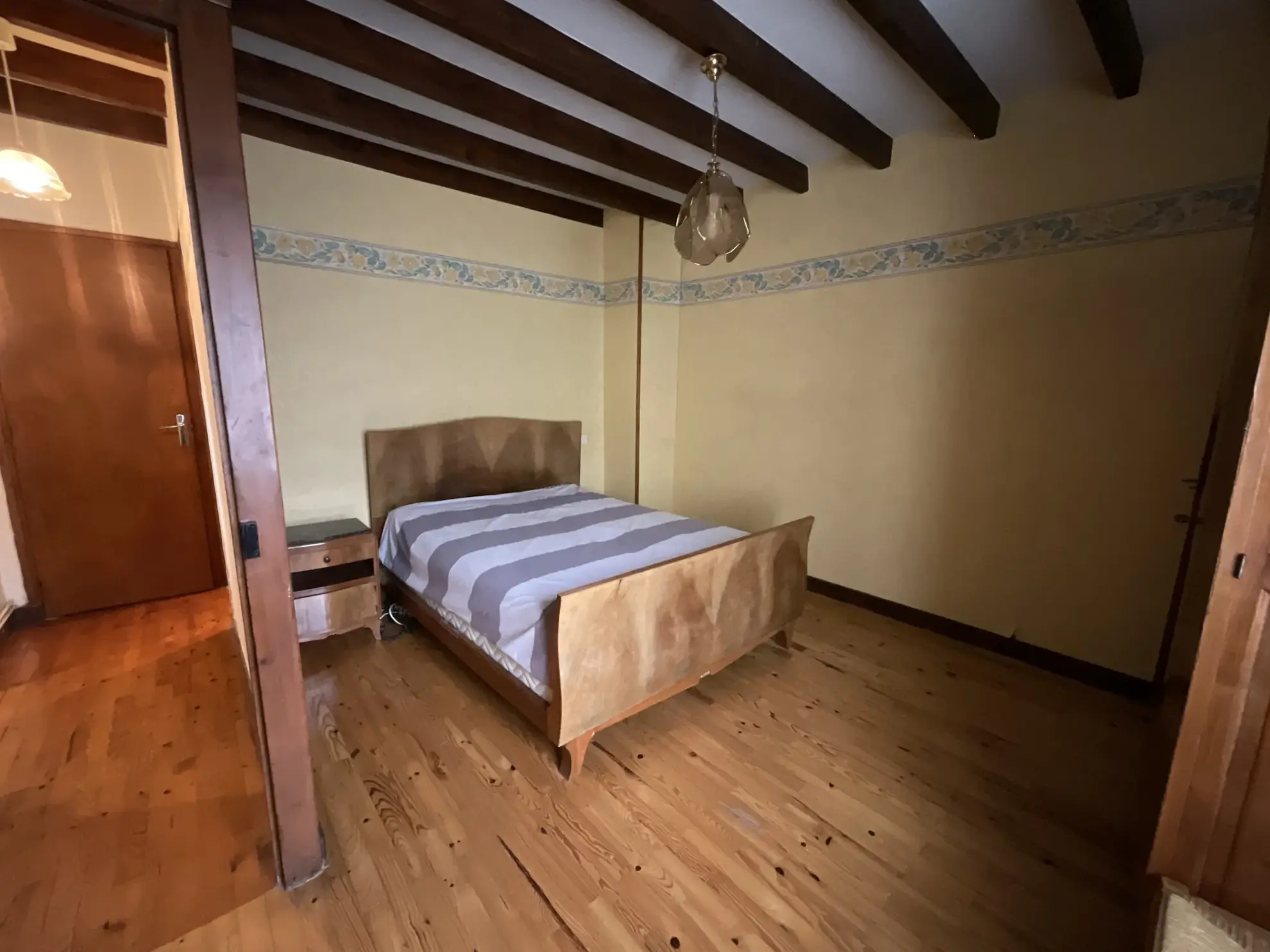 Maison familiale à Saint-Sorlin-De-Morestel avec 4 chambres et grand jardin 