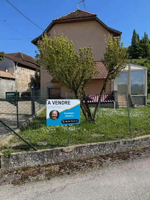 Maison familiale à Saint-Sorlin-De-Morestel avec 4 chambres et grand jardin 