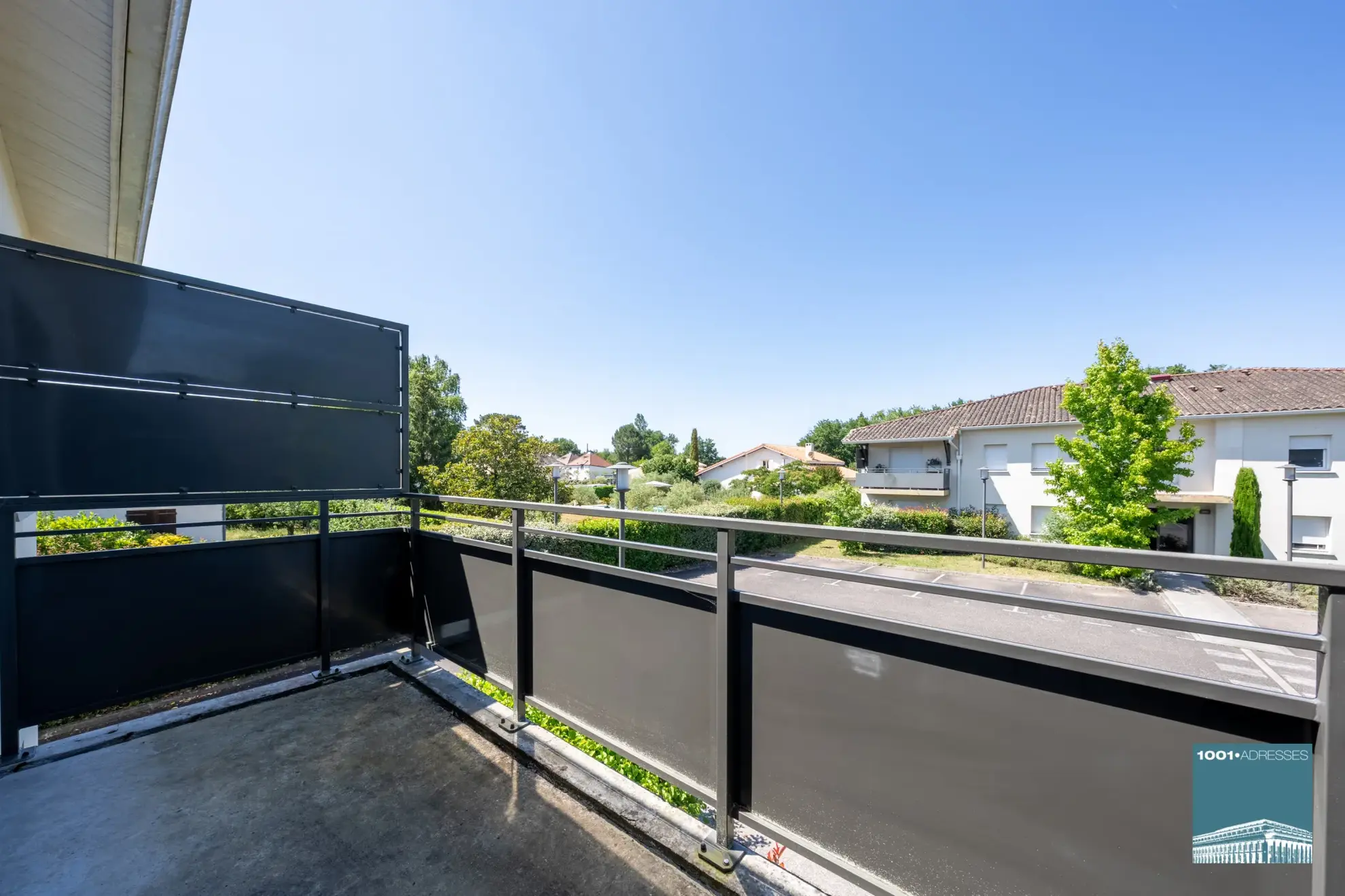 Appartement deux pièces avec balcon et parking privé à Saint-Médard-en-Jalles 