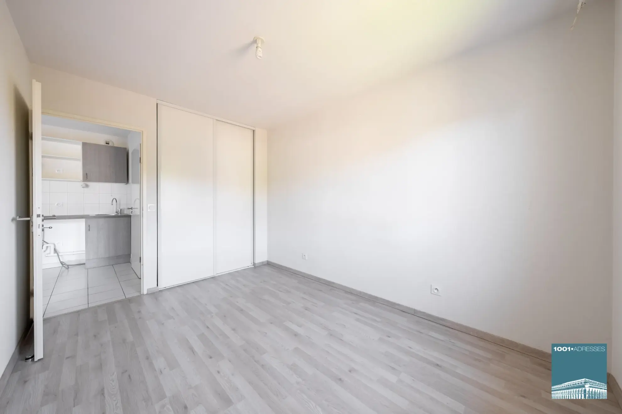 Appartement deux pièces avec balcon et parking privé à Saint-Médard-en-Jalles 