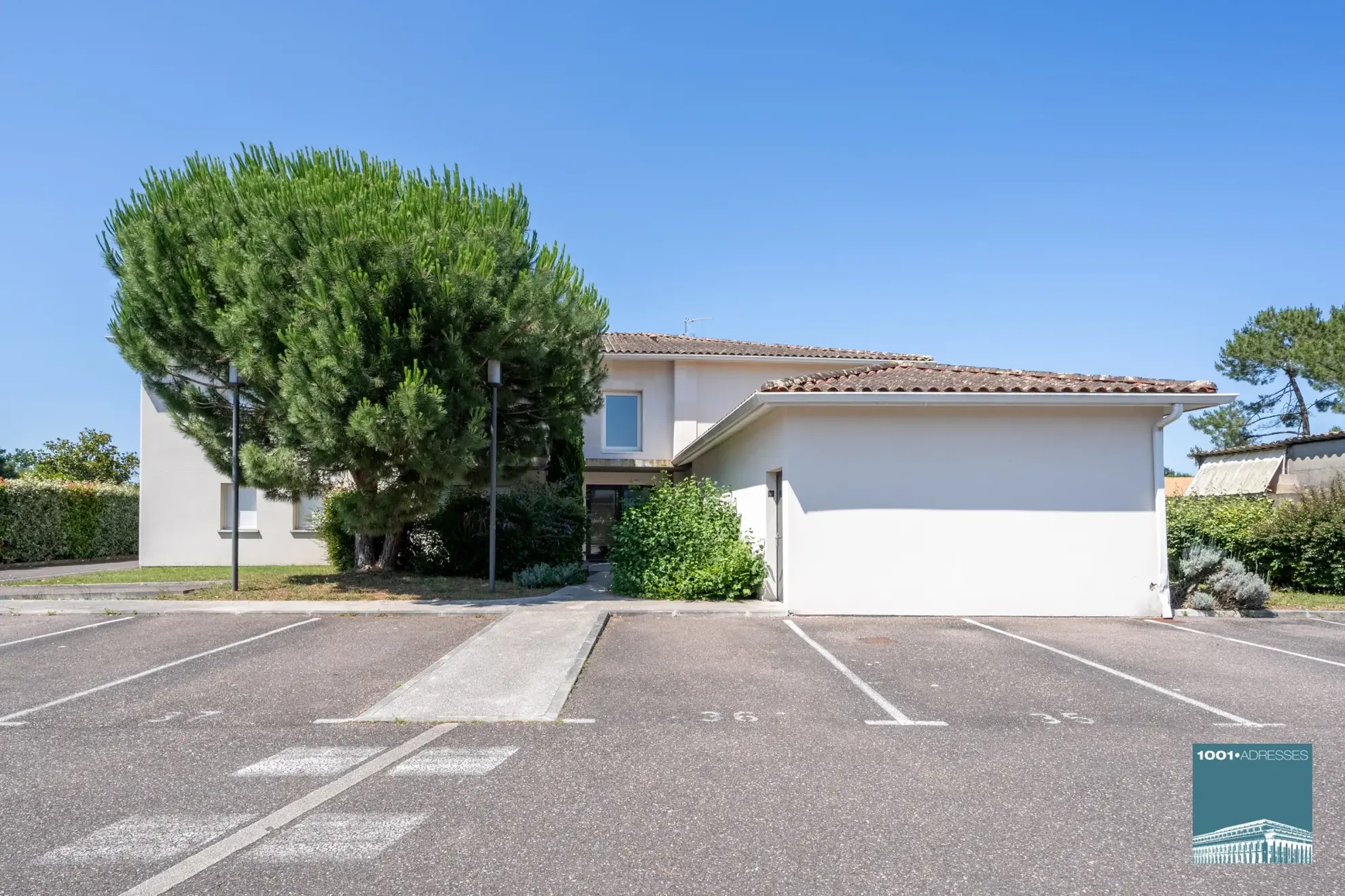 Appartement deux pièces avec balcon et parking privé à Saint-Médard-en-Jalles 