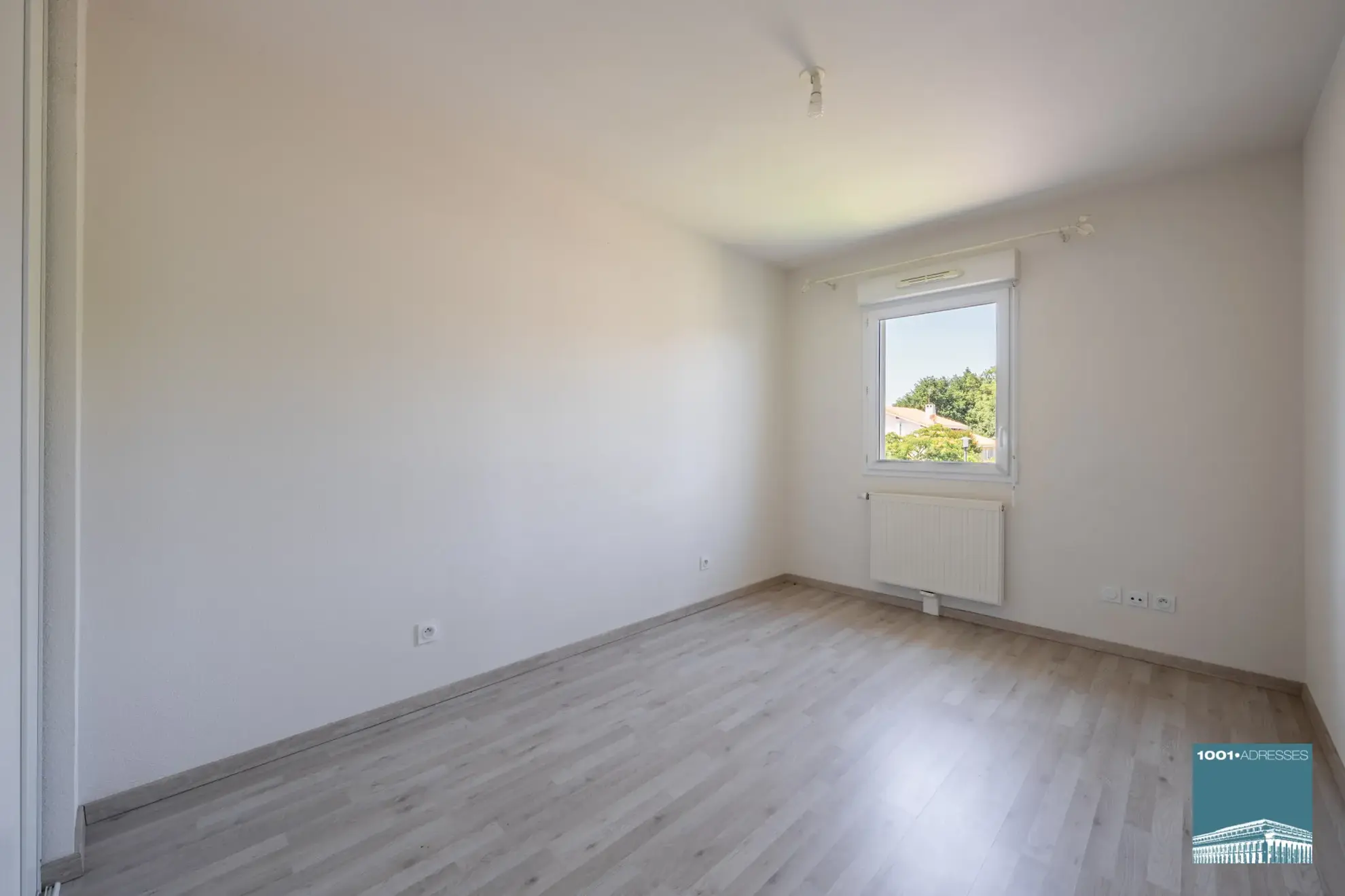 Appartement deux pièces avec balcon et parking privé à Saint-Médard-en-Jalles 