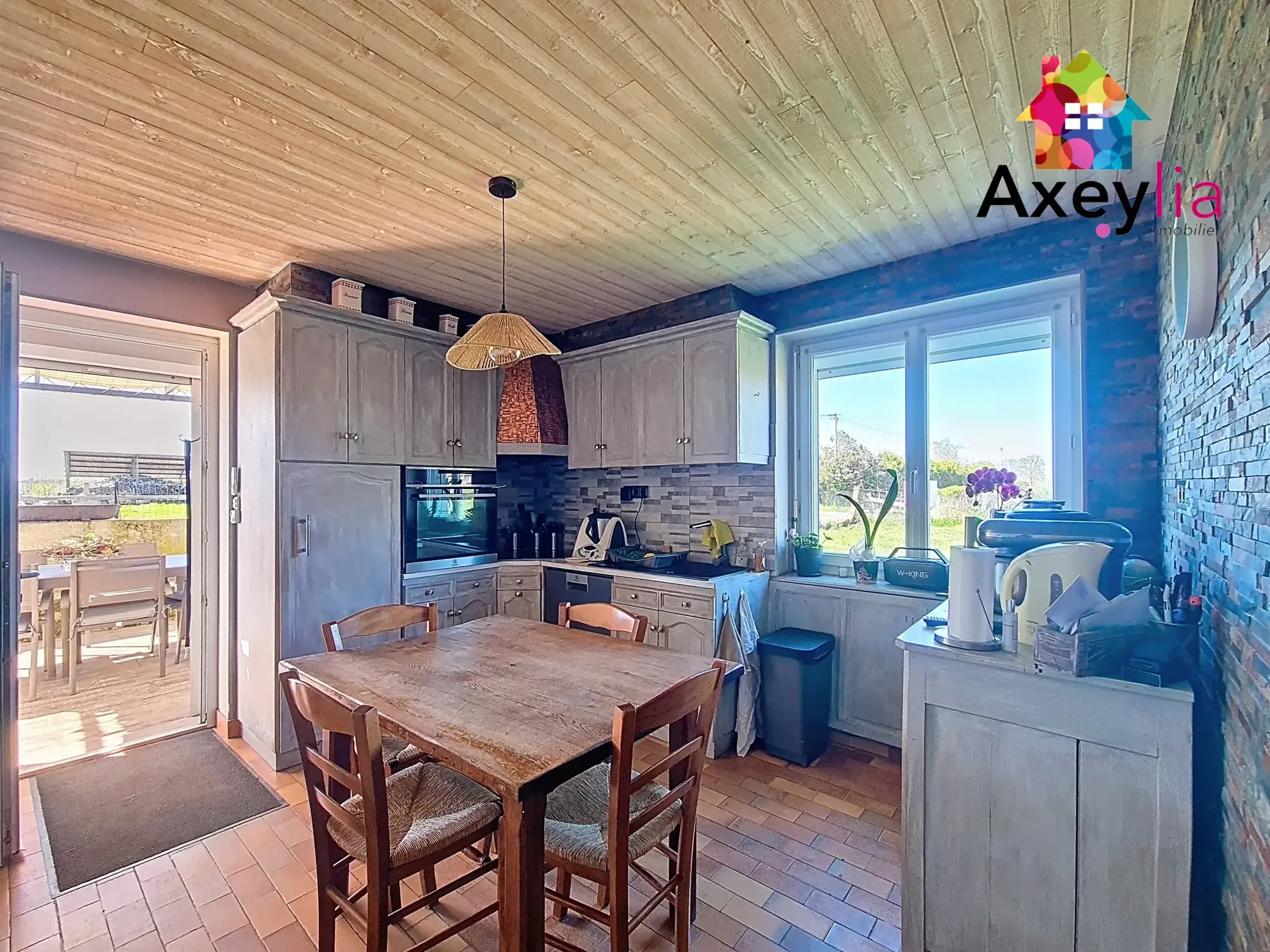 Maison de plain-pied à vendre à Marcigny avec grand terrain et dépendances 