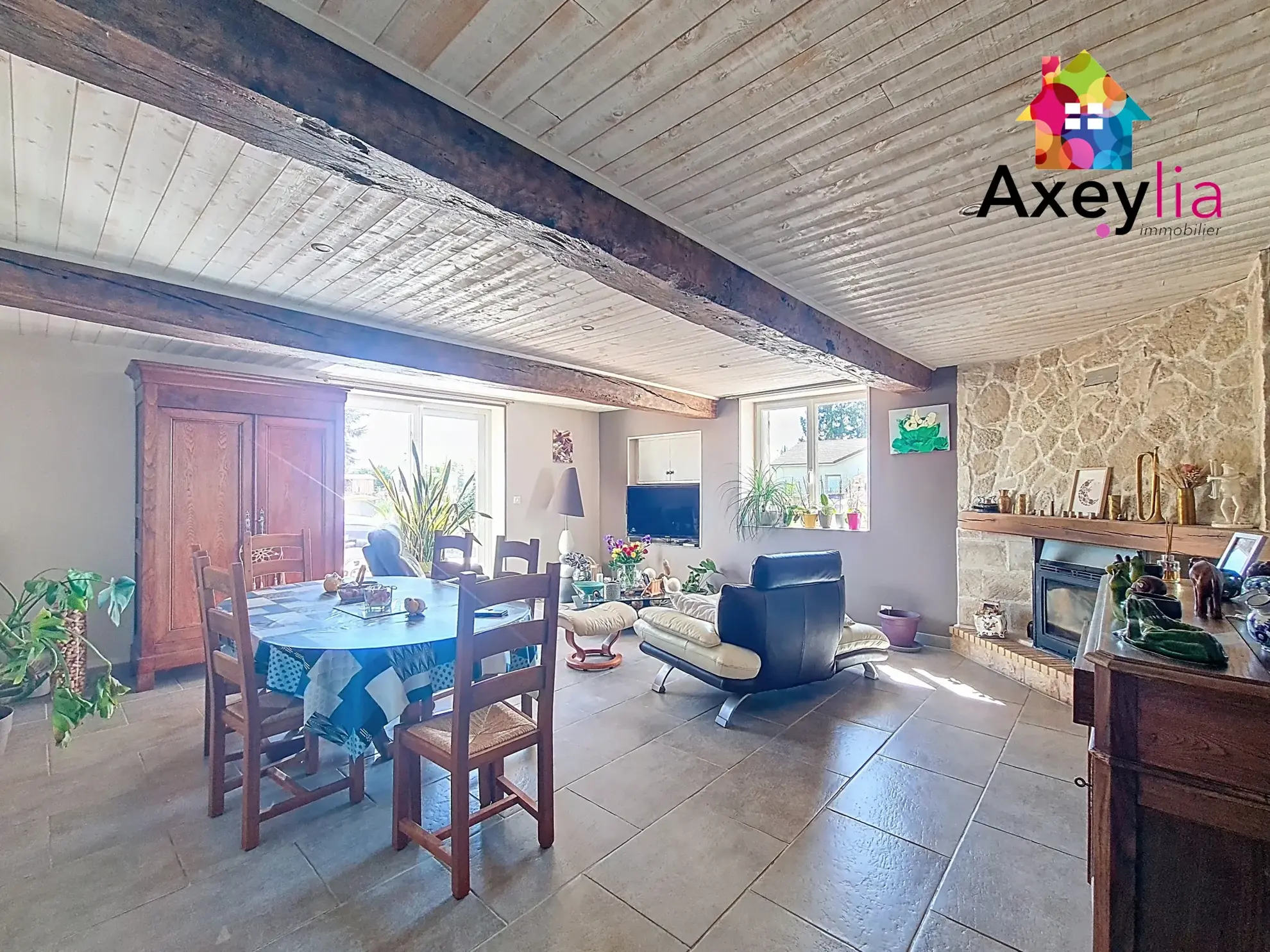 Maison de plain-pied à vendre à Marcigny avec grand terrain et dépendances 