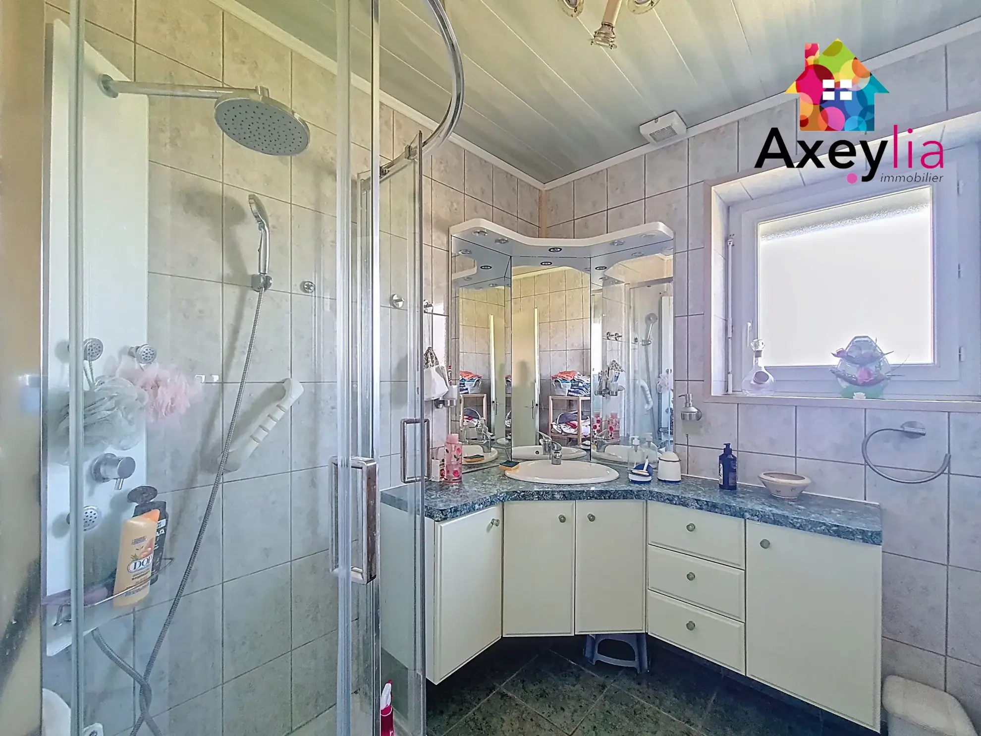 Maison de plain-pied à vendre à Marcigny avec grand terrain et dépendances 